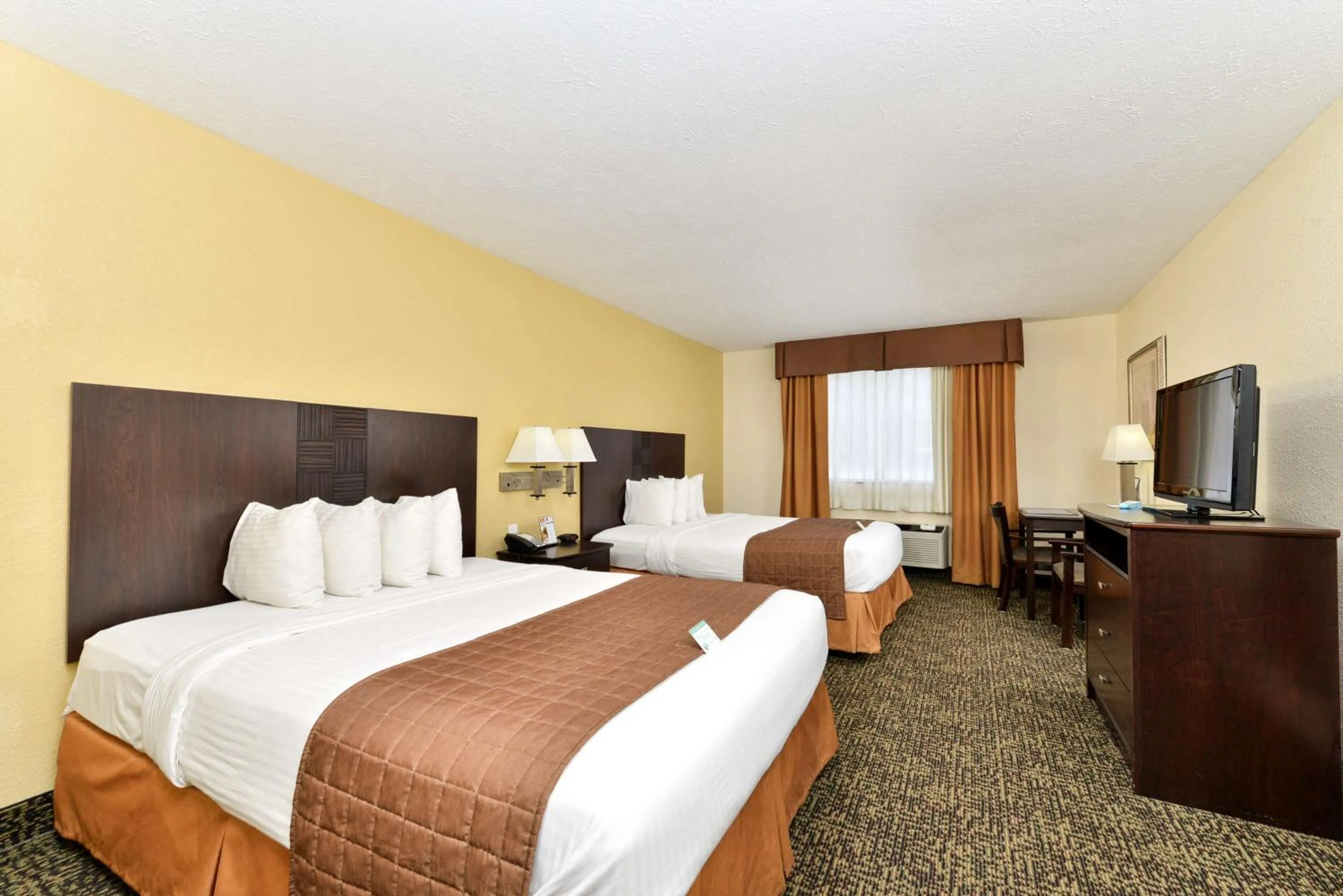 Hearing Impaired 2 Queen Bed with Bathtub - Non-Smoking in Best Western Elyria
