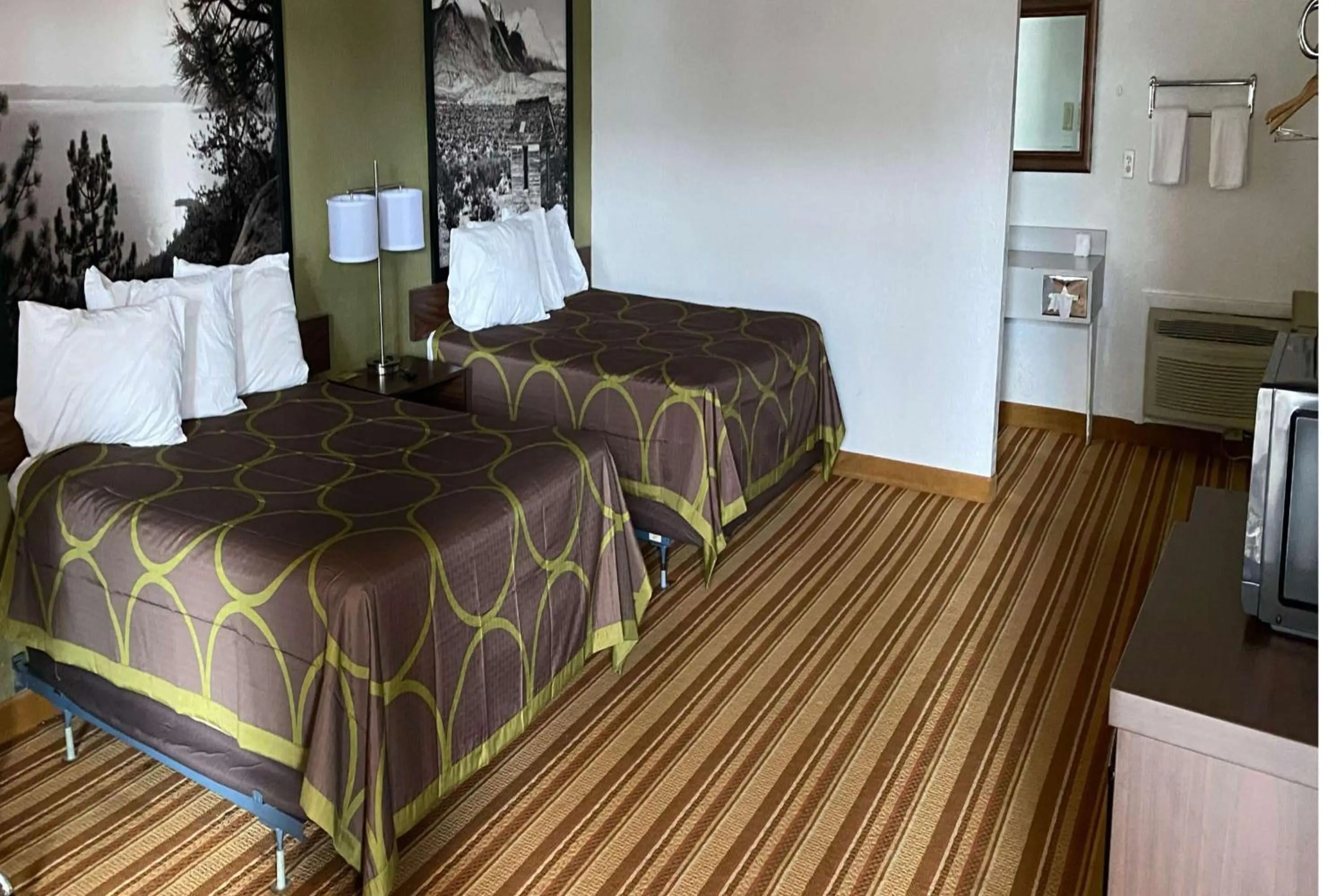 Deluxe Queen Room with Two Queen Beds - Non-Smoking in Super 8 by Wyndham Wells