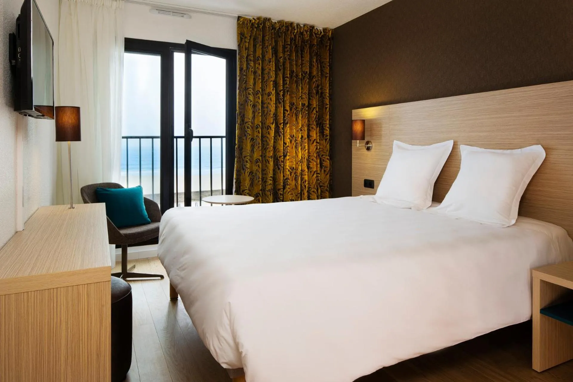 Deluxe Double Room with Sea View in Escale Oceania Saint Malo