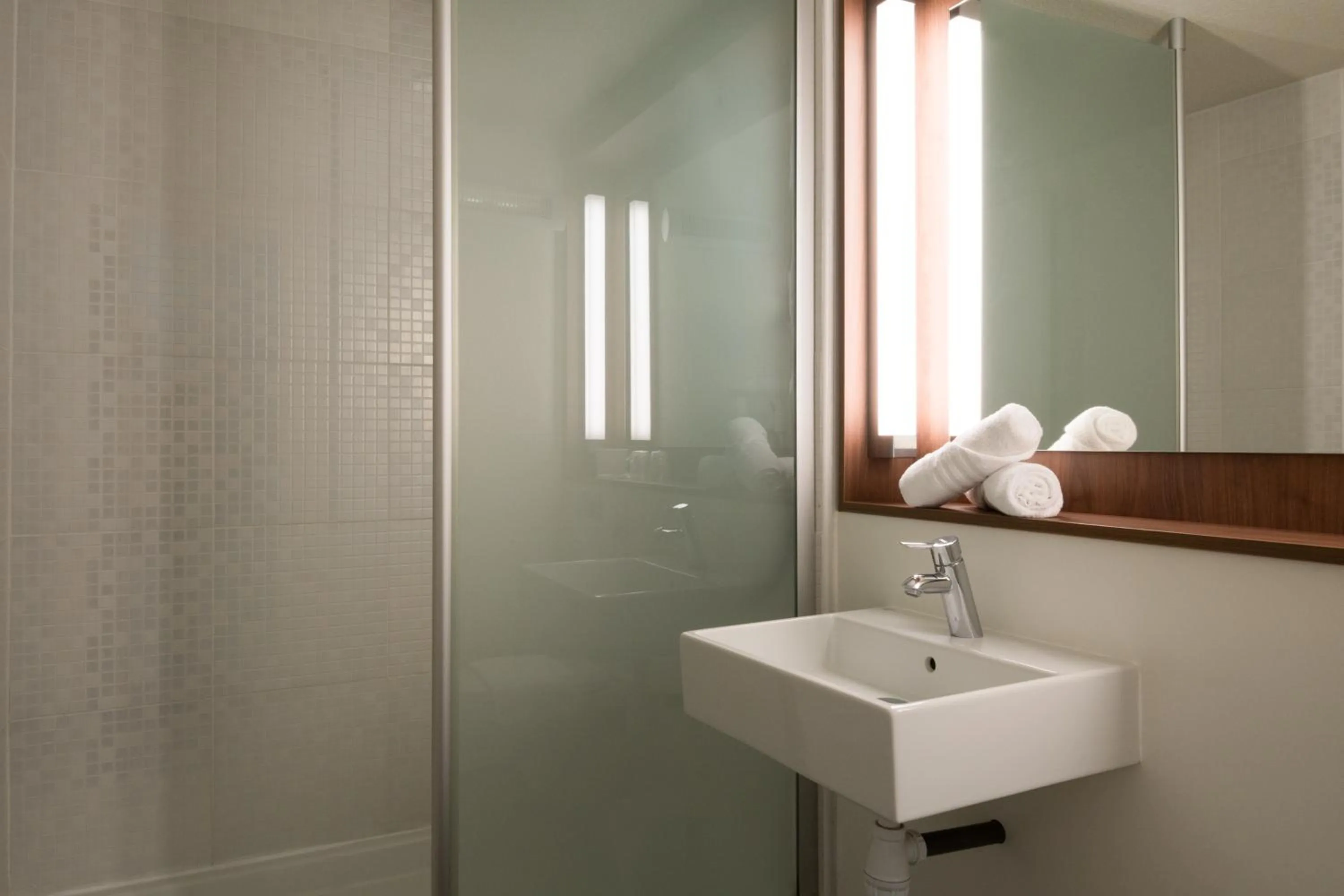 Quadruple Room in The Originals Access, Hôtel Foix