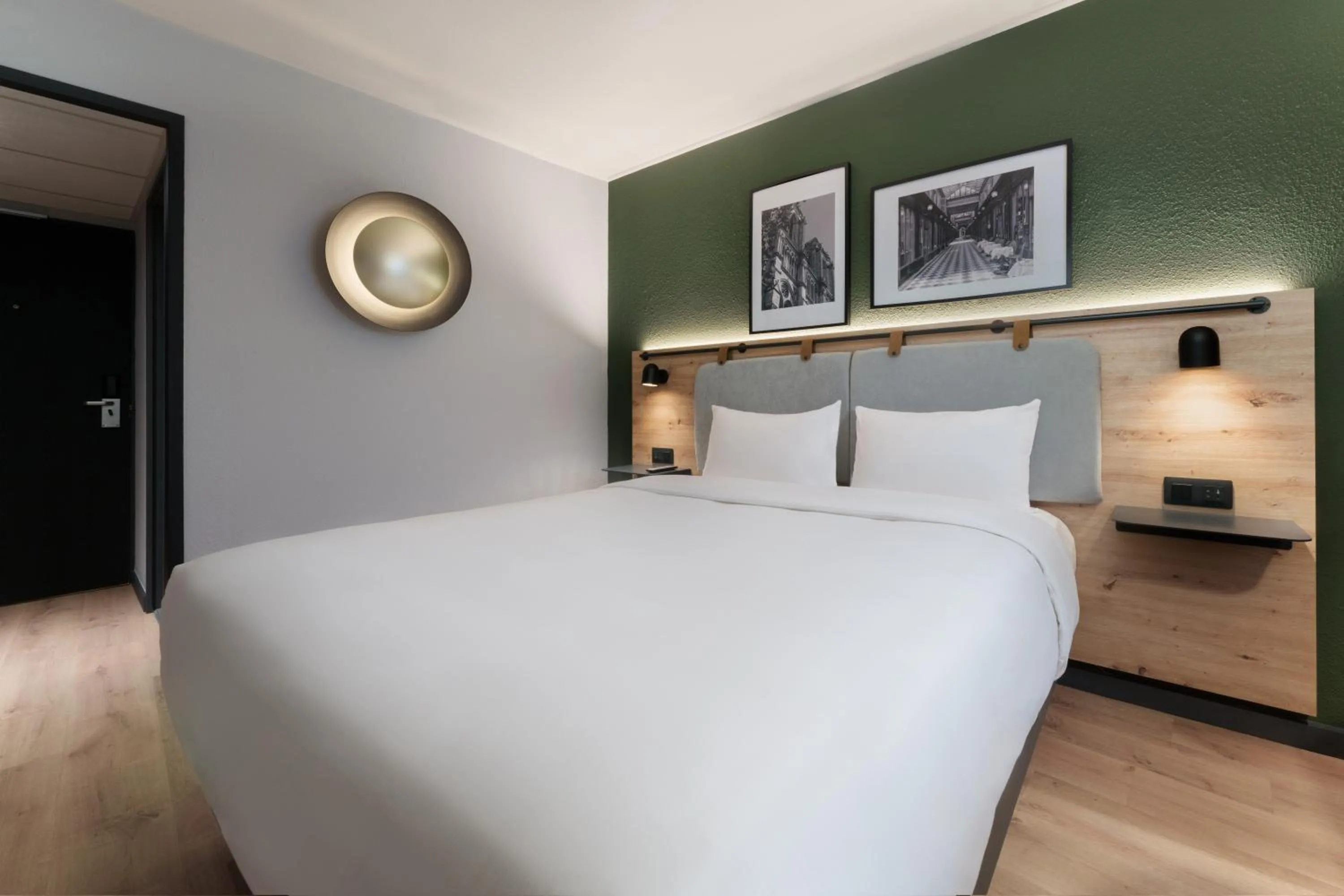 Standard Room - 1 Queen Bed in Campanile Toulouse Nord l'Union