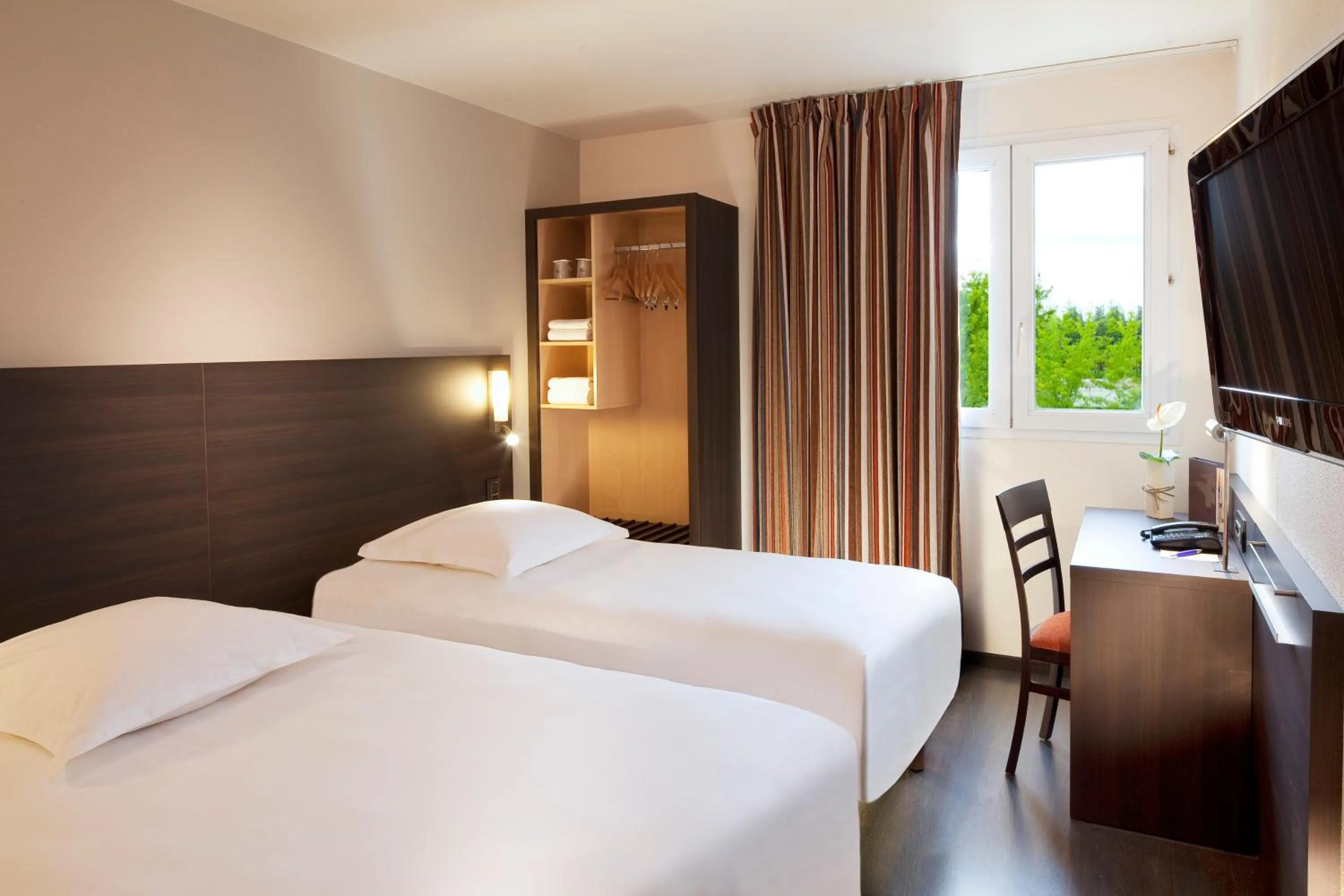 Twin Room in Escale Oceania Nantes Aéroport