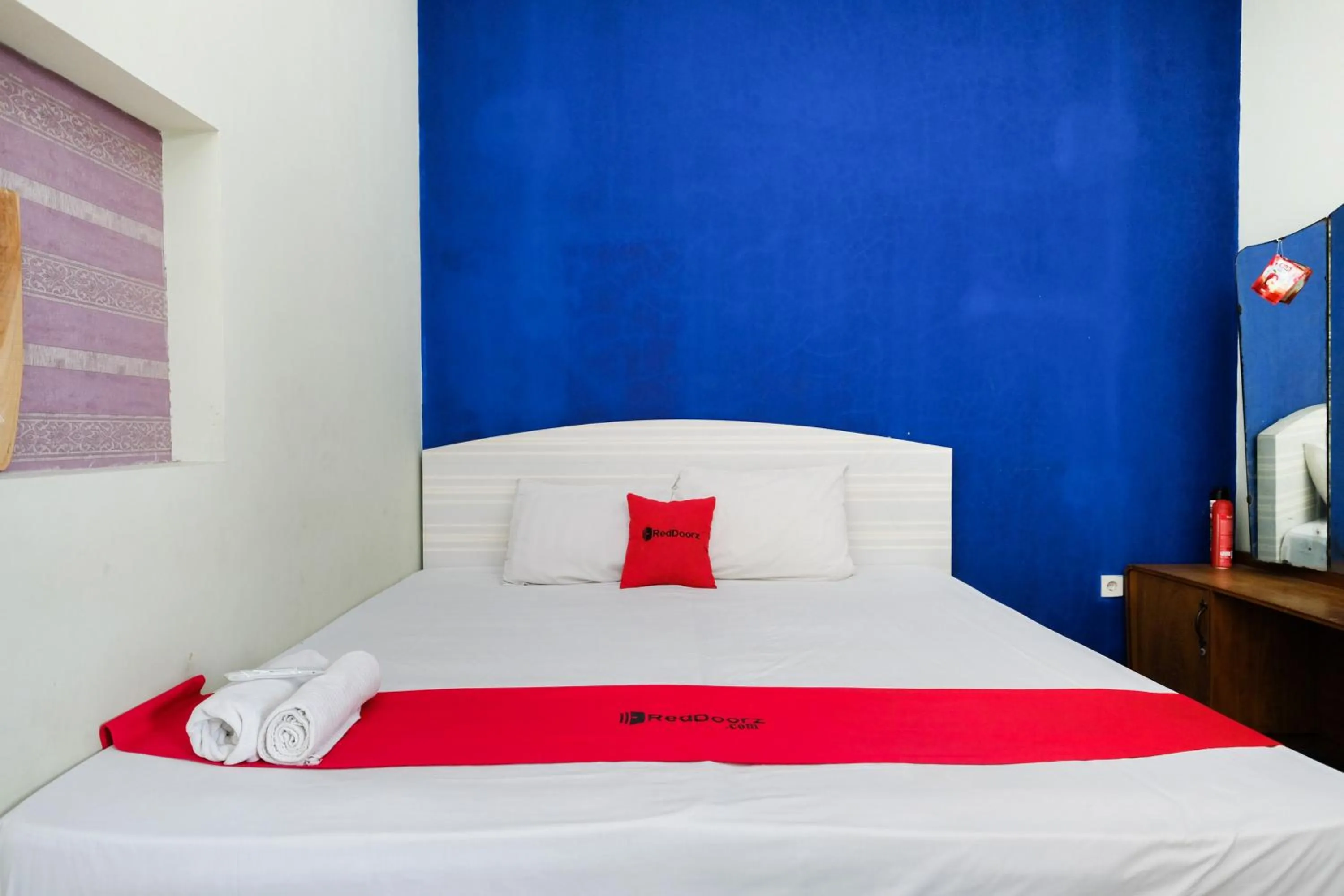 Deluxe Double Room in RedDoorz near UMY Yogyakarta 3