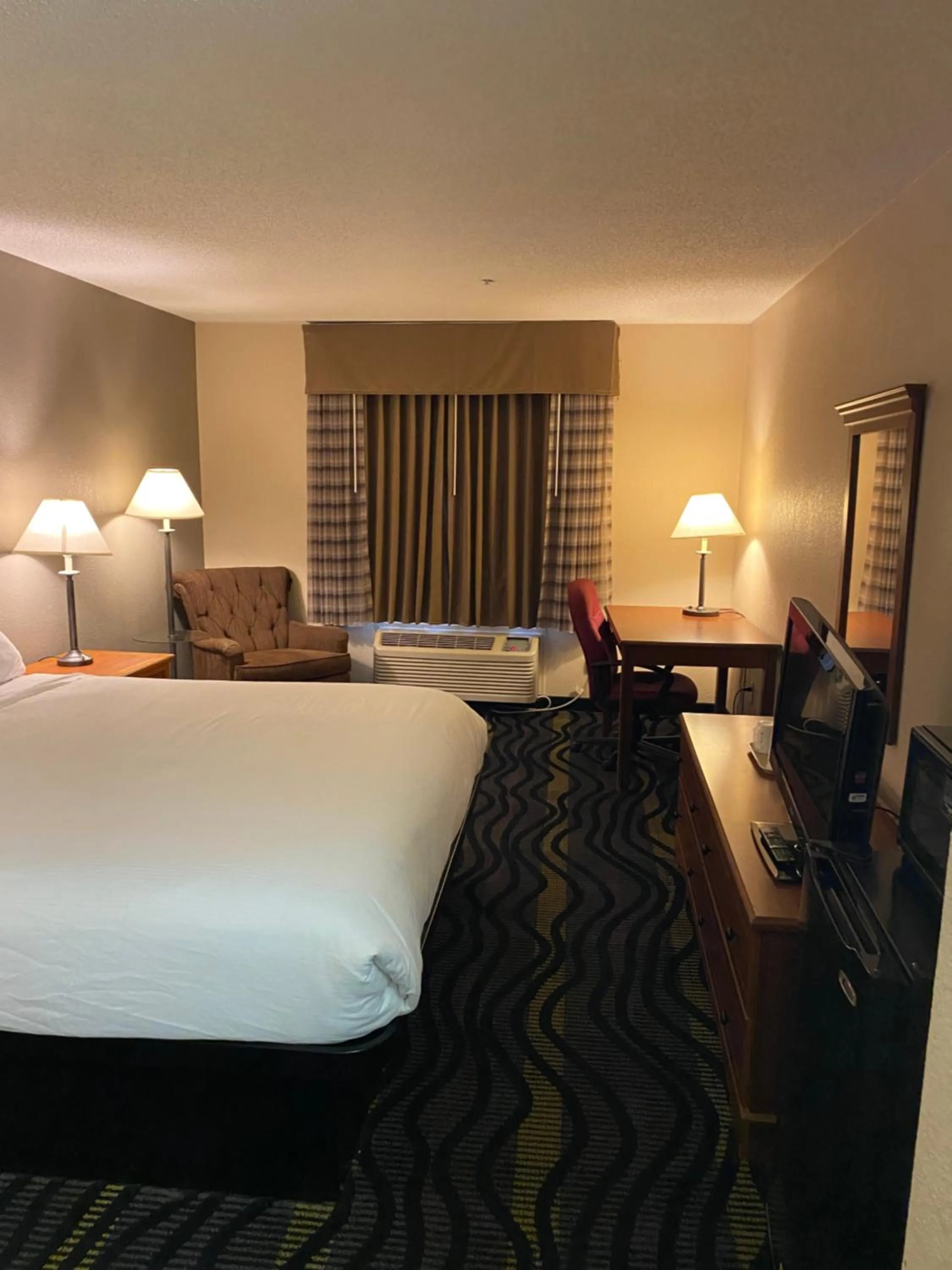 King Room - Non-Smoking in Baymont by Wyndham Logan