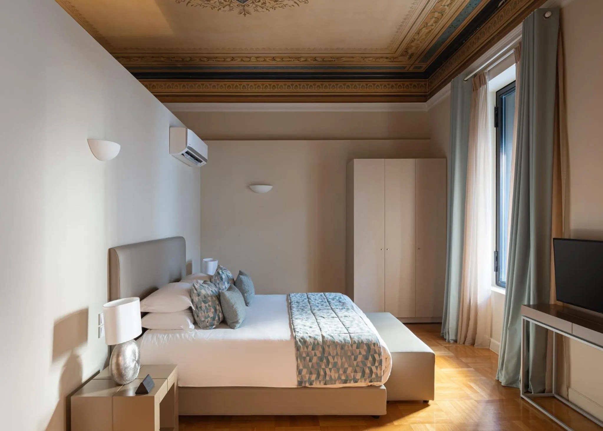 Superior Queen Room in 33SolonosSuites