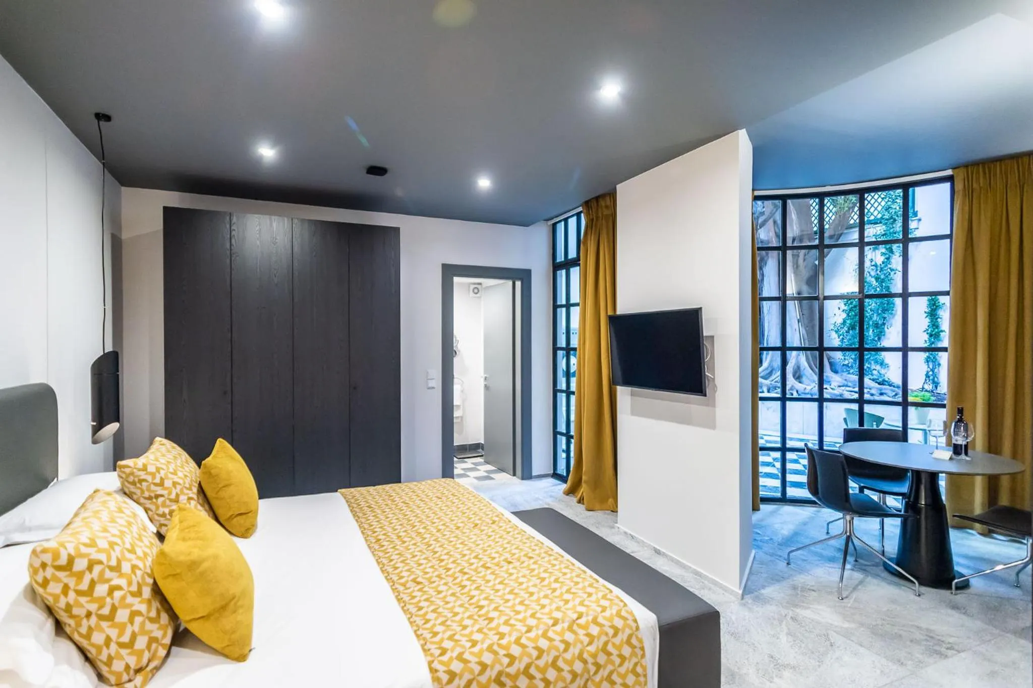 Junior Suite with Terrace - Semi-Basement in 33SolonosSuites