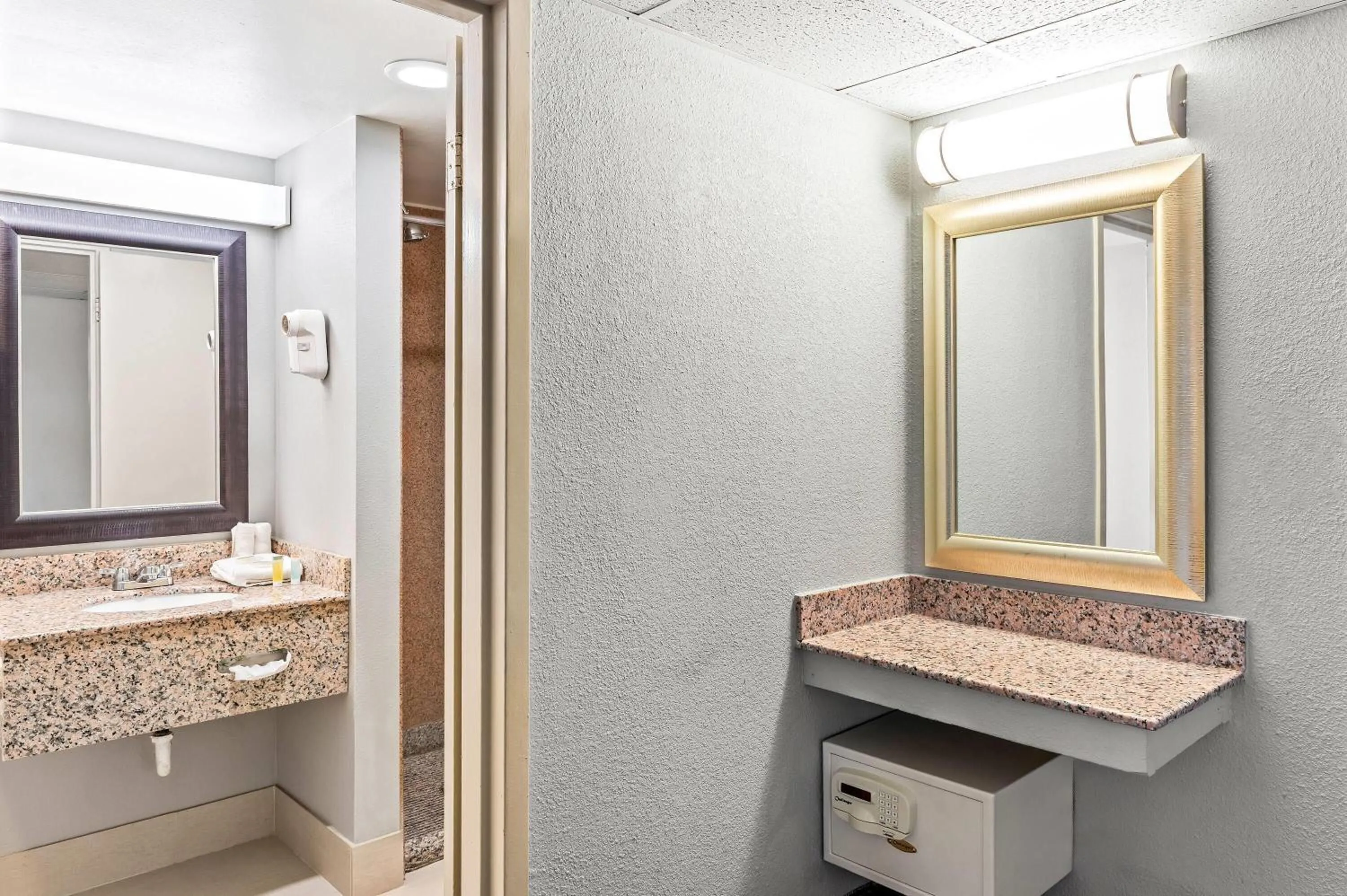 King Room - Non-Smoking in Travelodge by Wyndham Bloomington