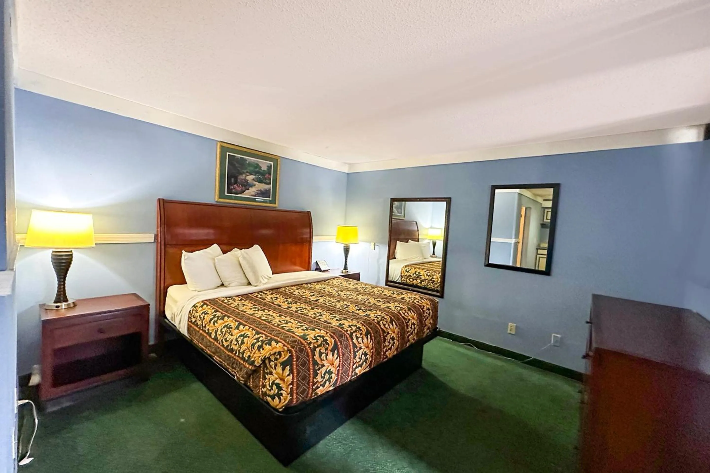 King Bed Non-Smoking in Executive Inn Ridgeway I-77