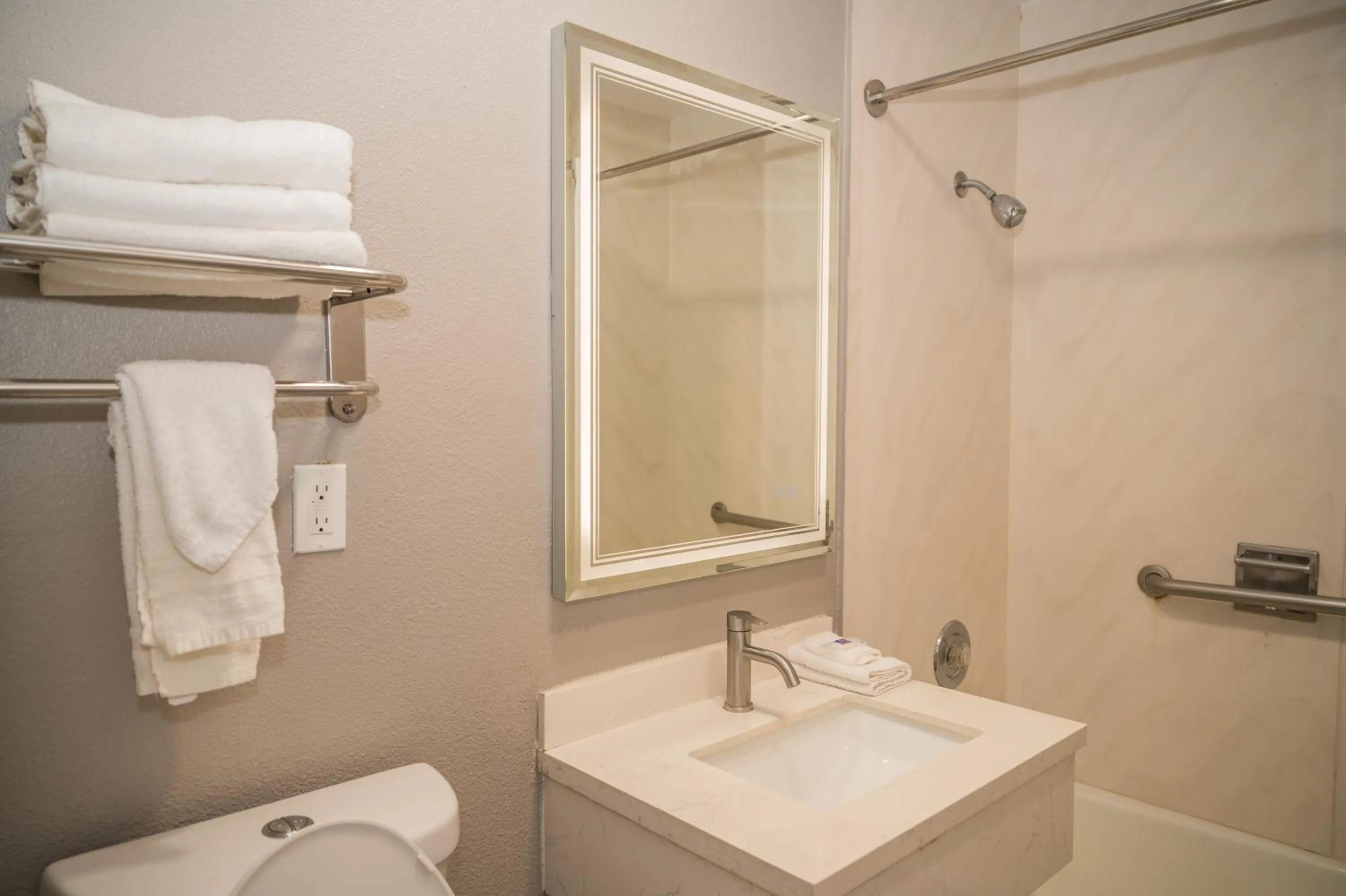 Standard Suite - Non-Smoking in Motel 6 Soledad, CA