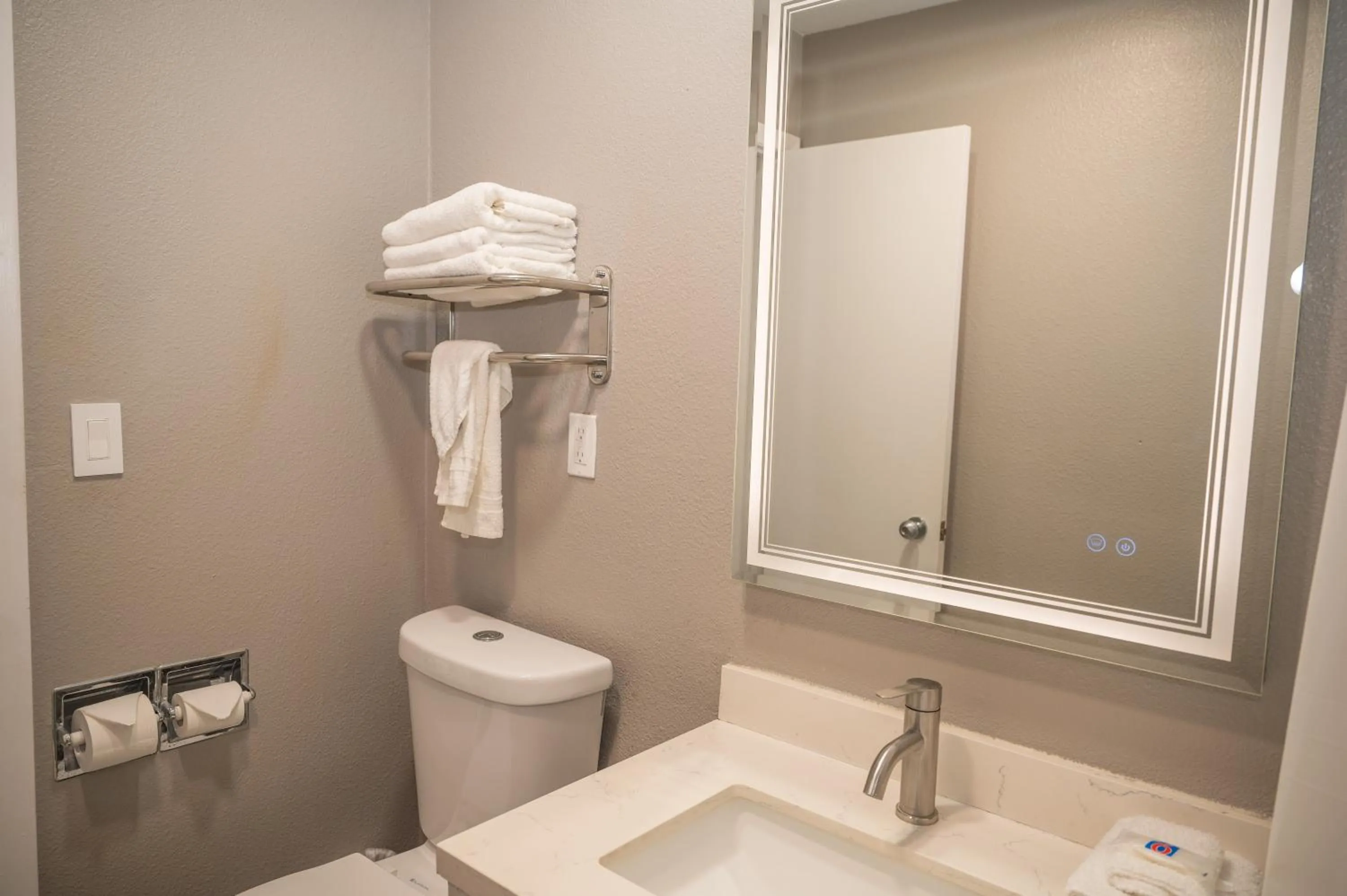 King Room with Roll-in Shower - Disability Access - Non-Smoking in Motel 6 Soledad, CA