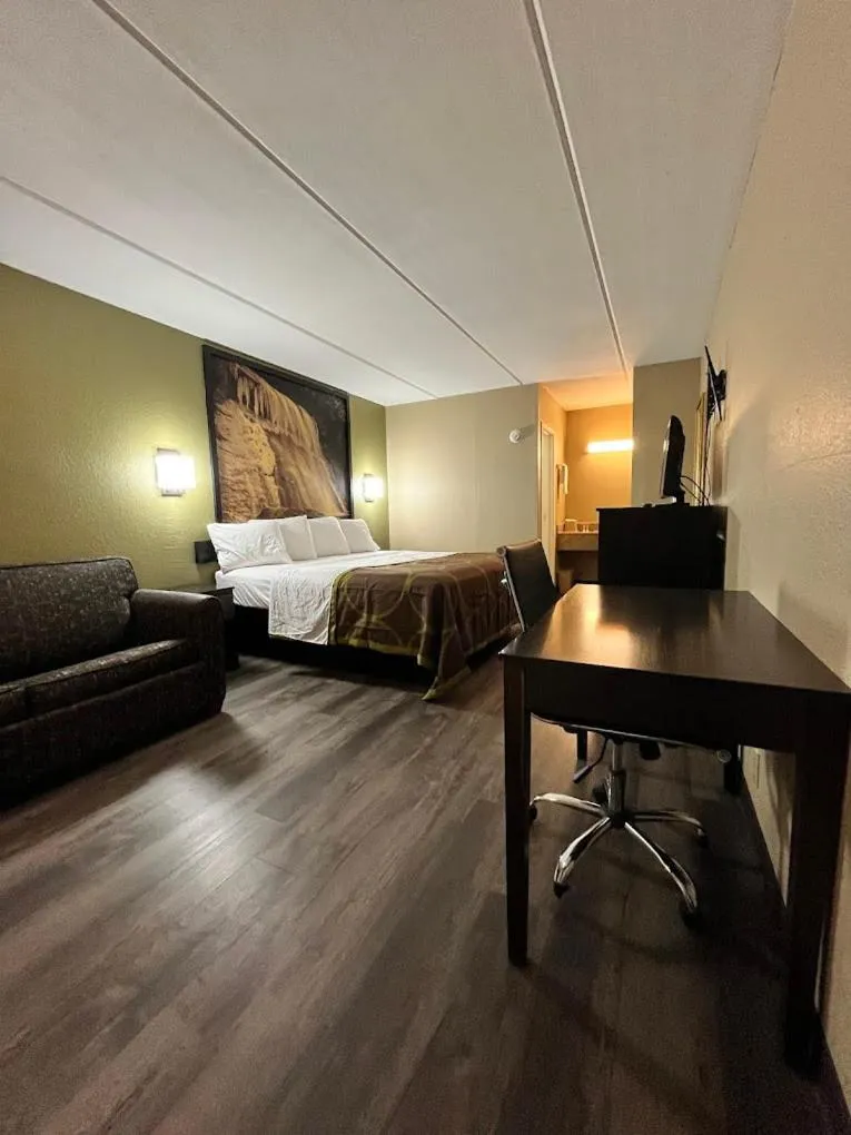 King Room - Smoking  in Super 8 by Wyndham Shelby