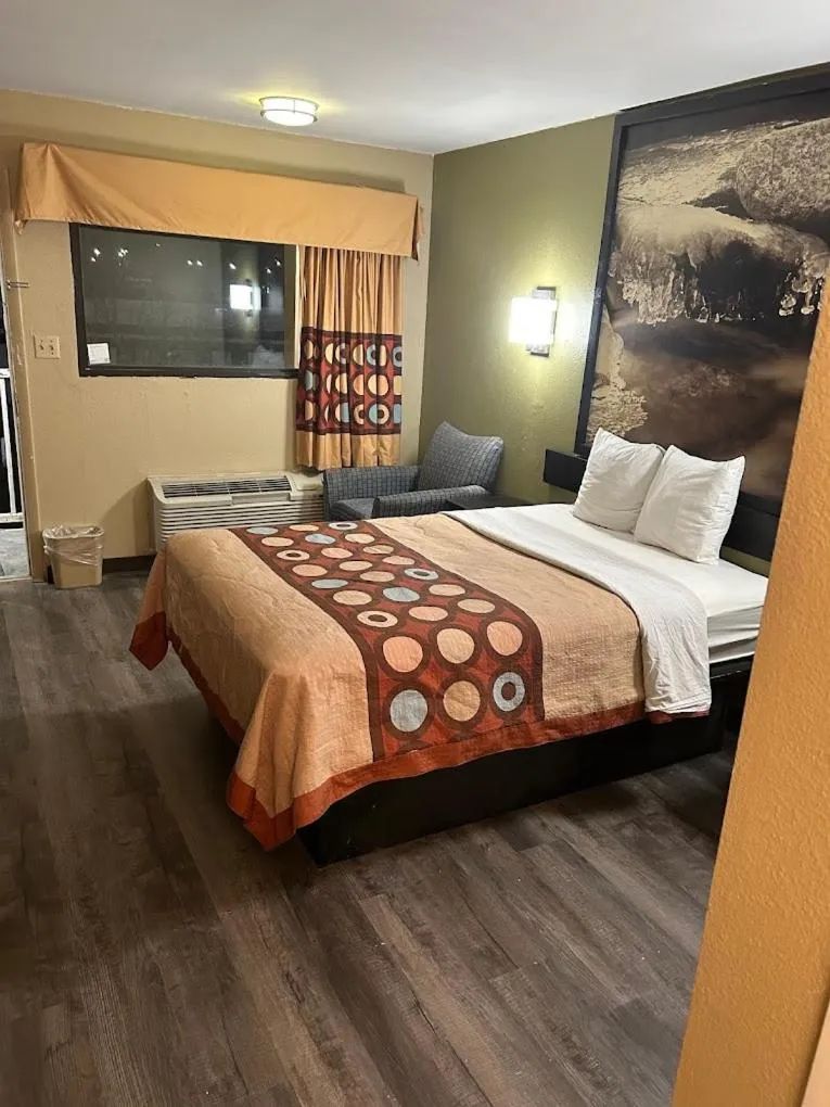 Double Room - Non-Smoking in Super 8 by Wyndham Shelby