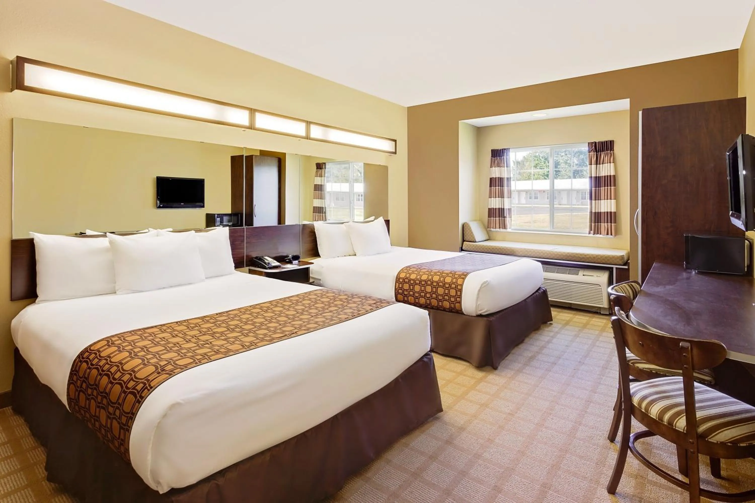 Queen Room with Two Queen Beds - Mobility Access/Non-Smoking in Microtel Inn & Suites by Wyndham Prairie du Chien