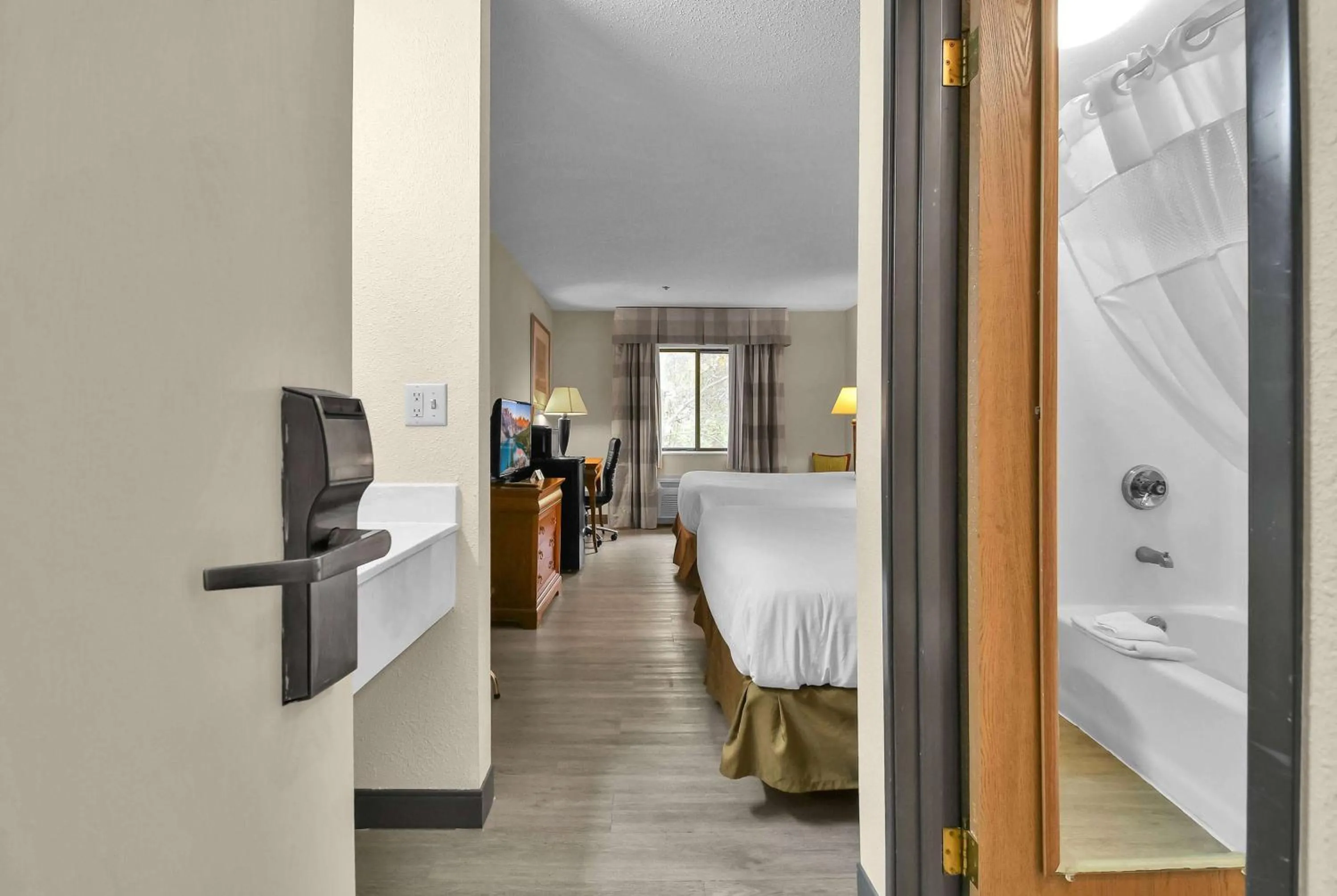 Queen Room with Two Queen Beds - Non-Smoking in Baymont by Wyndham Zanesville