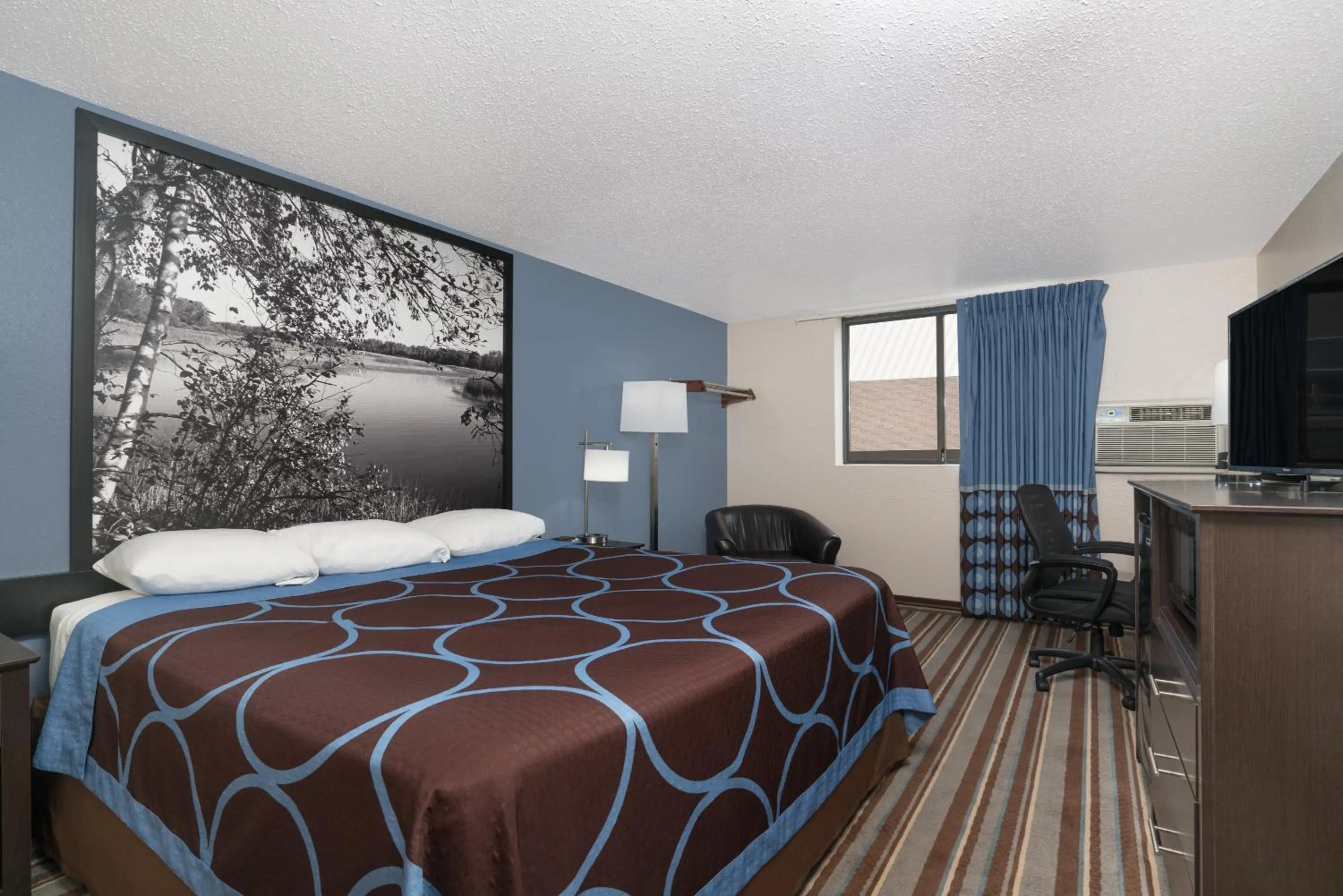 King Room - Non-Smoking in Super 8 by Wyndham Willmar
