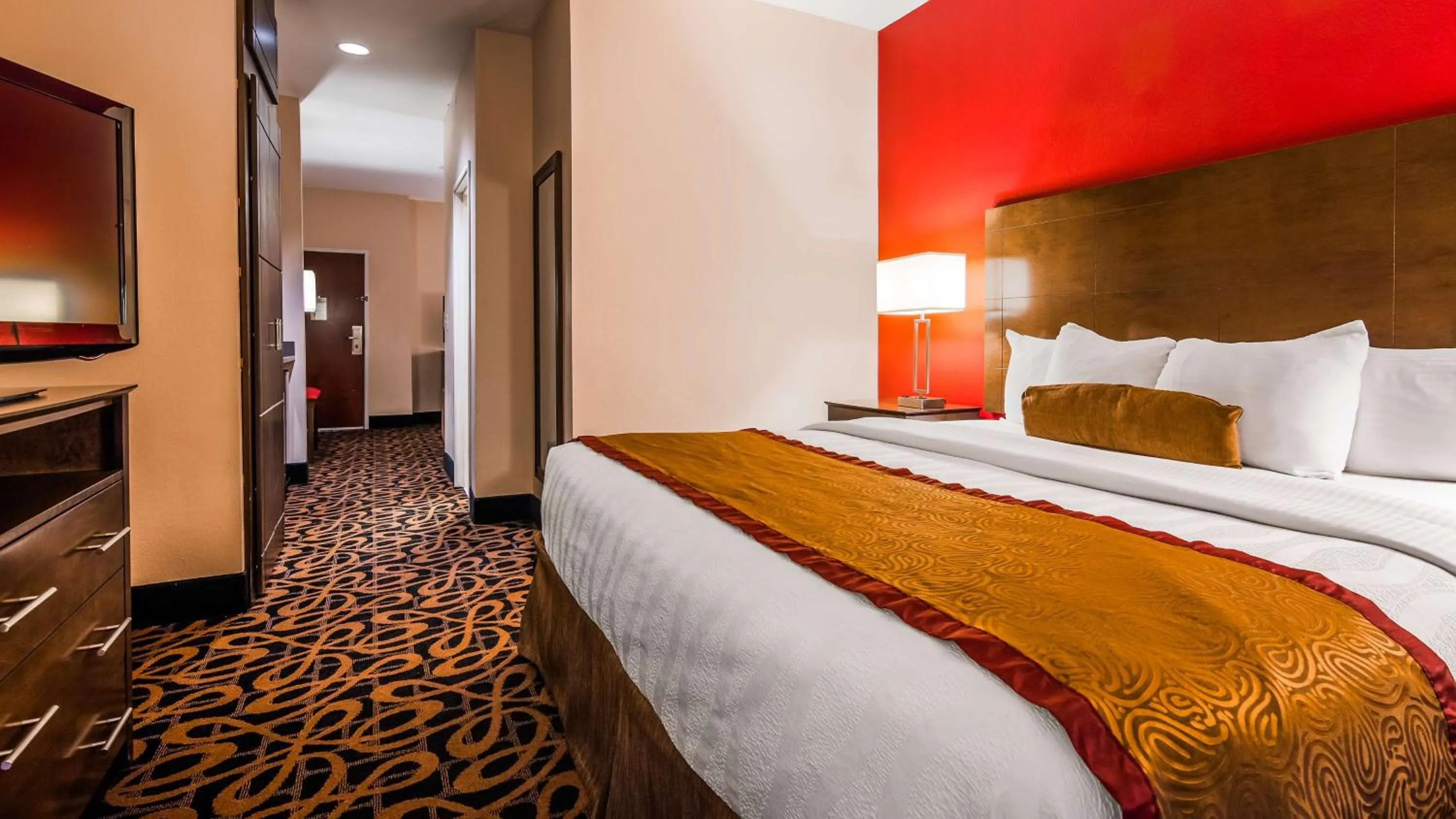 Junior King Suite in Best Western Plus Brandywine Inn & Suites