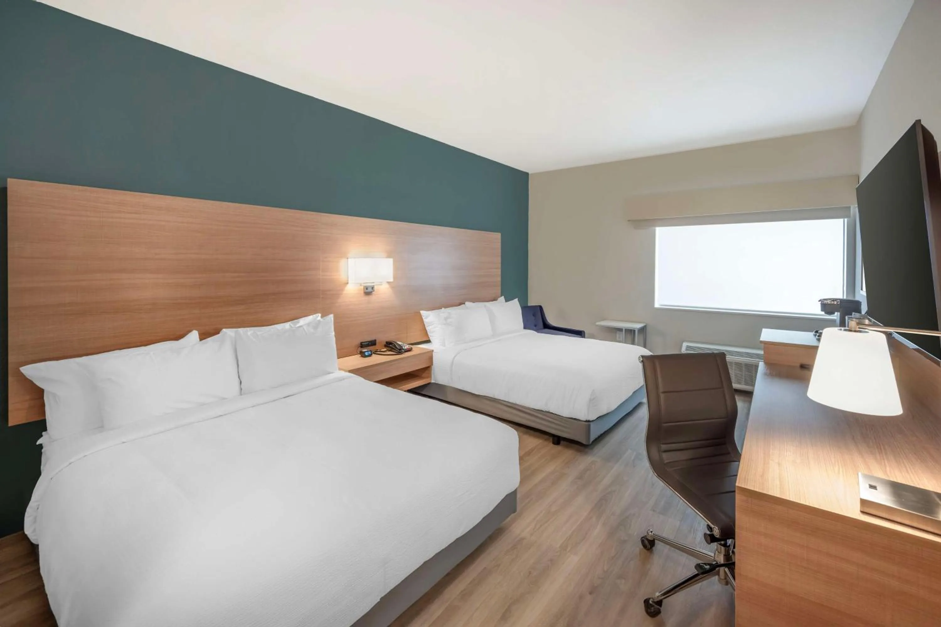 King Room with Walk-in Shower - Non-Smoking in Best Western River Cities