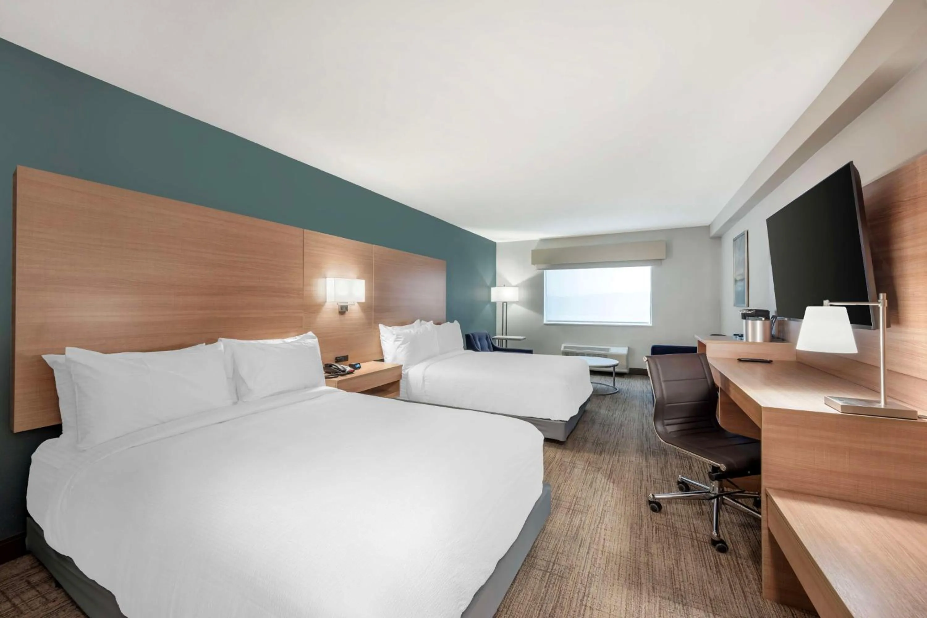 Queen Room with Two Queen Beds and Roll-In Shower - Mobility Accessible in Best Western River Cities