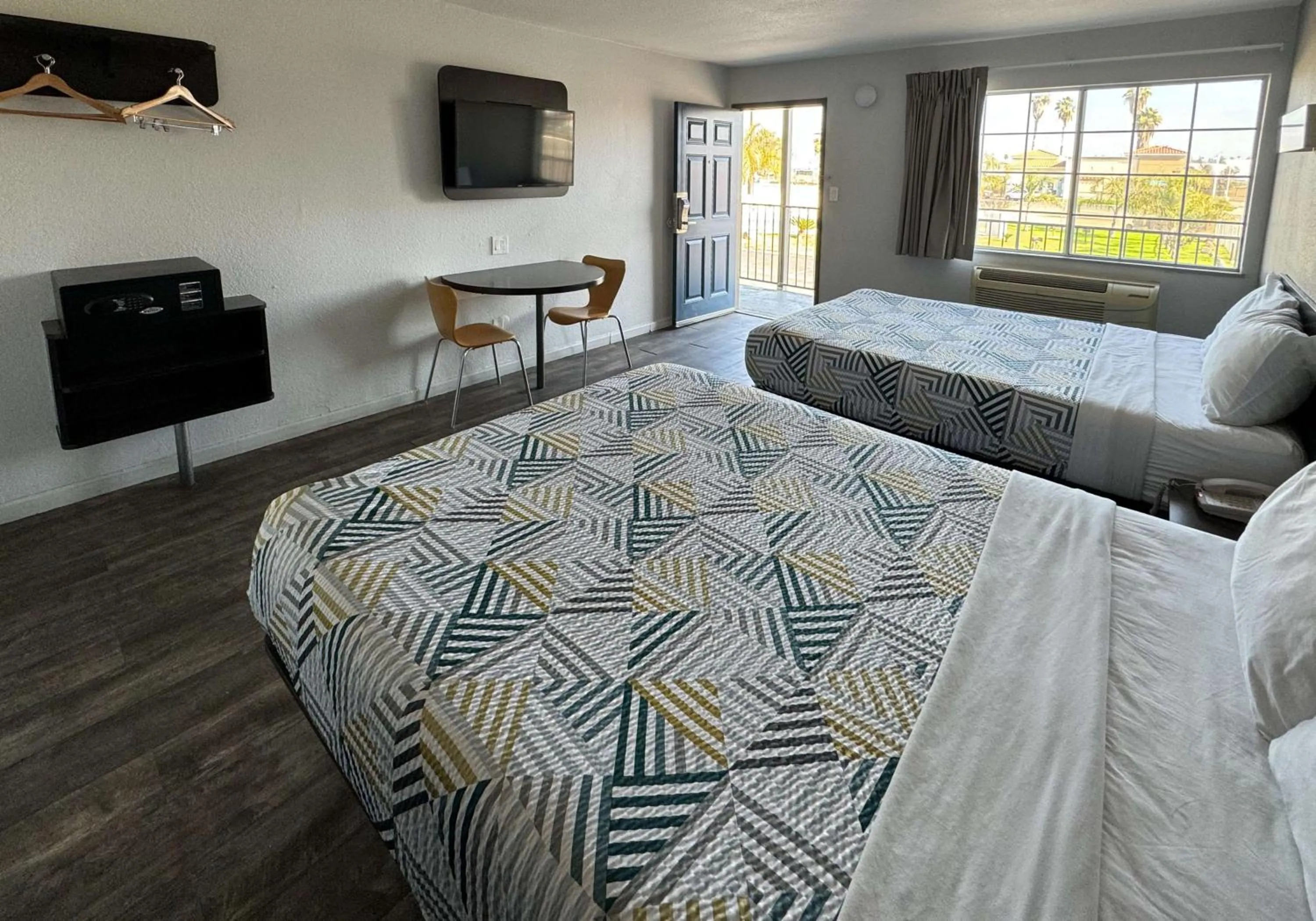 Deluxe Queen Room with Two Queen Beds - Non-Smoking in Motel 6-Delano, CA