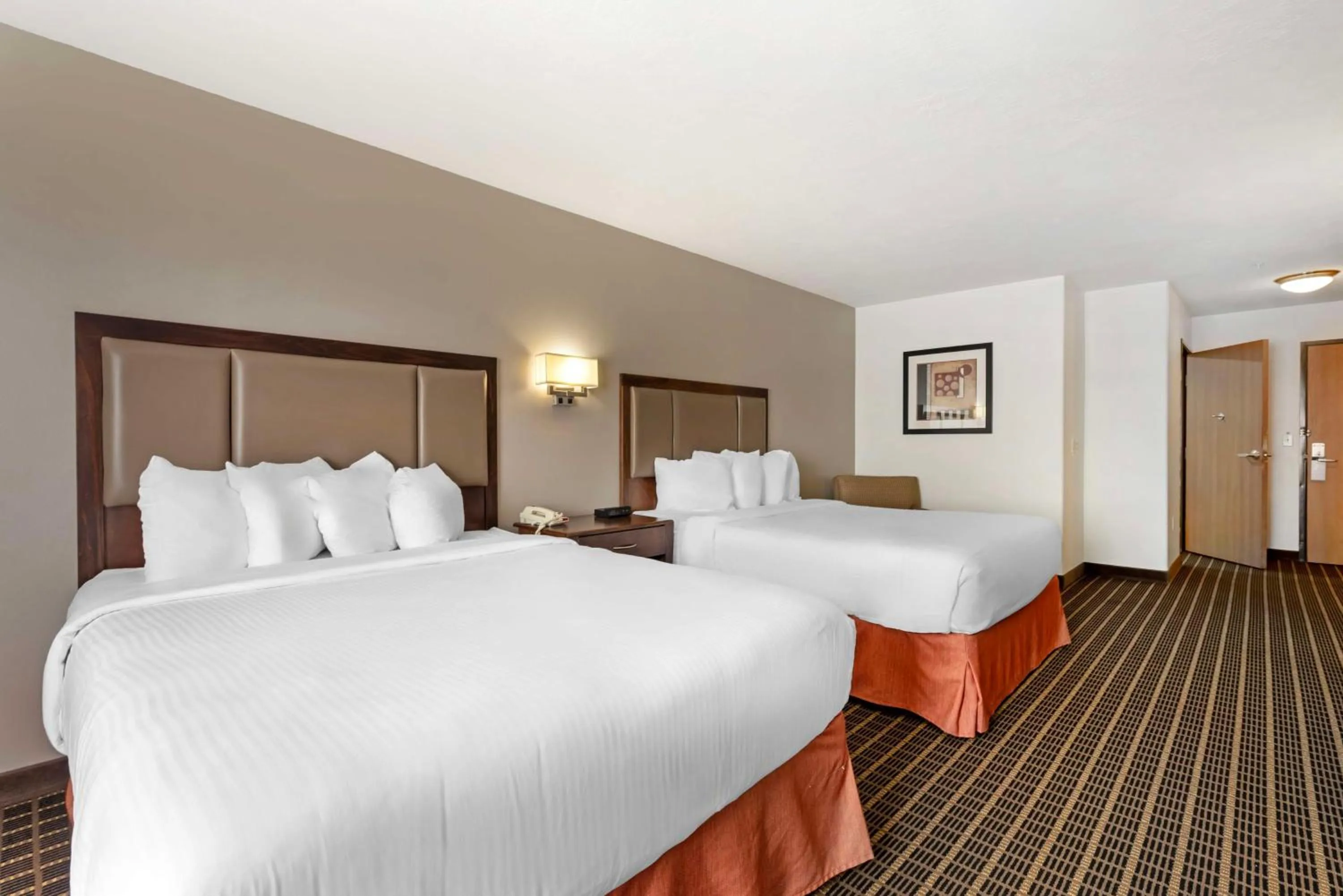 Queen Room with Two Queen Beds and Bath Tub - Disability Access/Non-Smoking  in Best Western Plus Eagleridge Inn & Suites