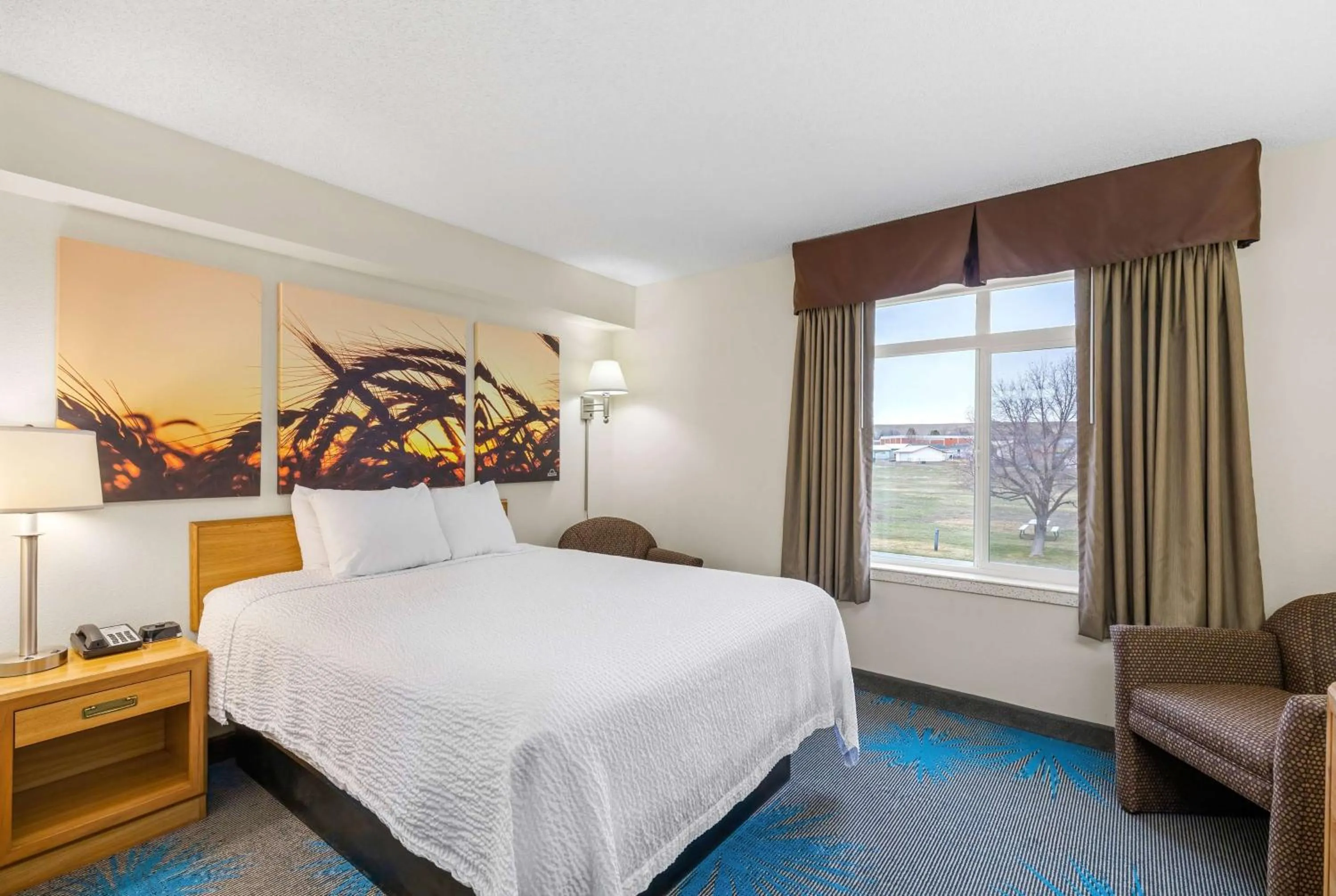 Queen Room - Non-Smoking in Days Inn by Wyndham Great Falls