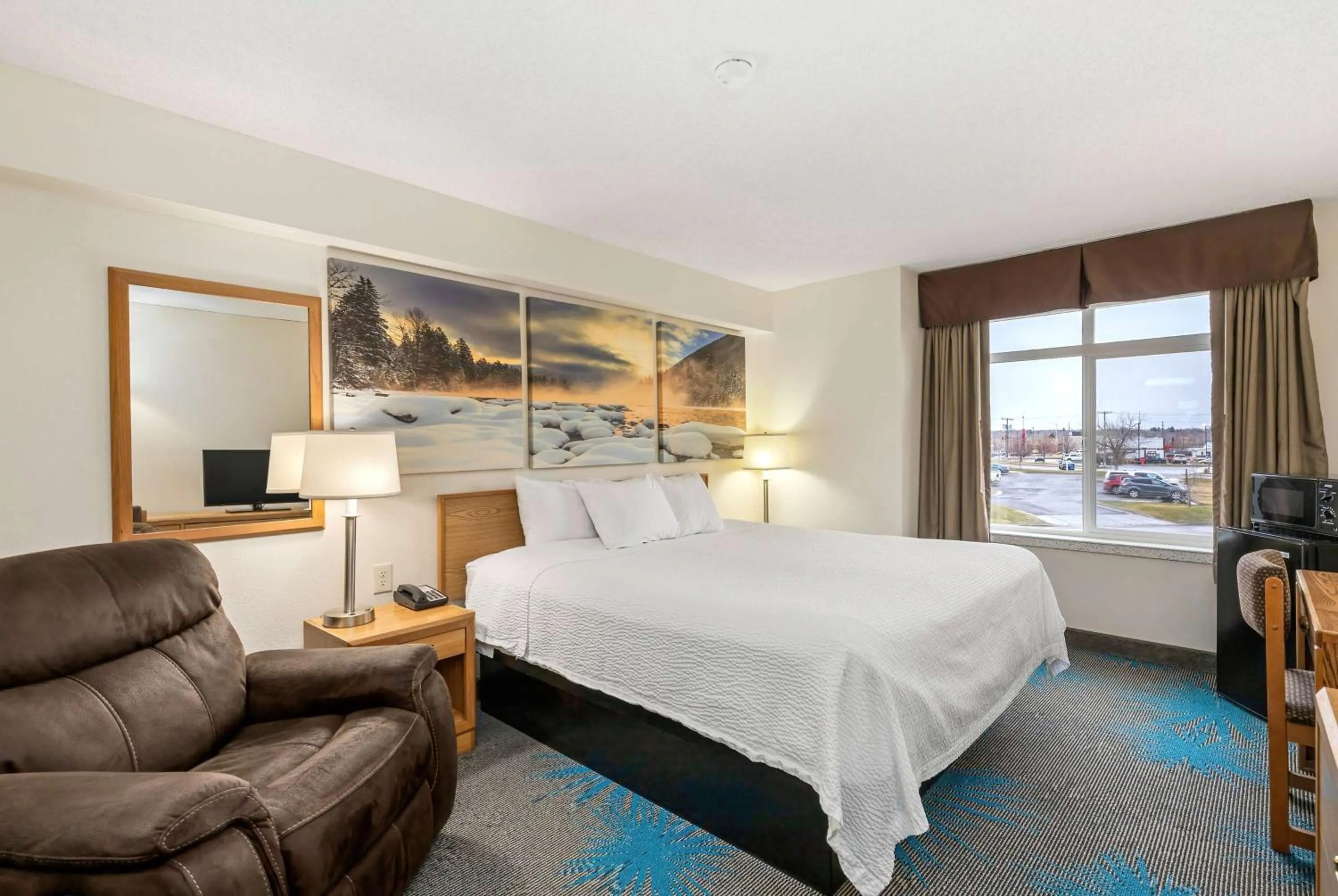 King Room - Non-Smoking in Days Inn by Wyndham Great Falls