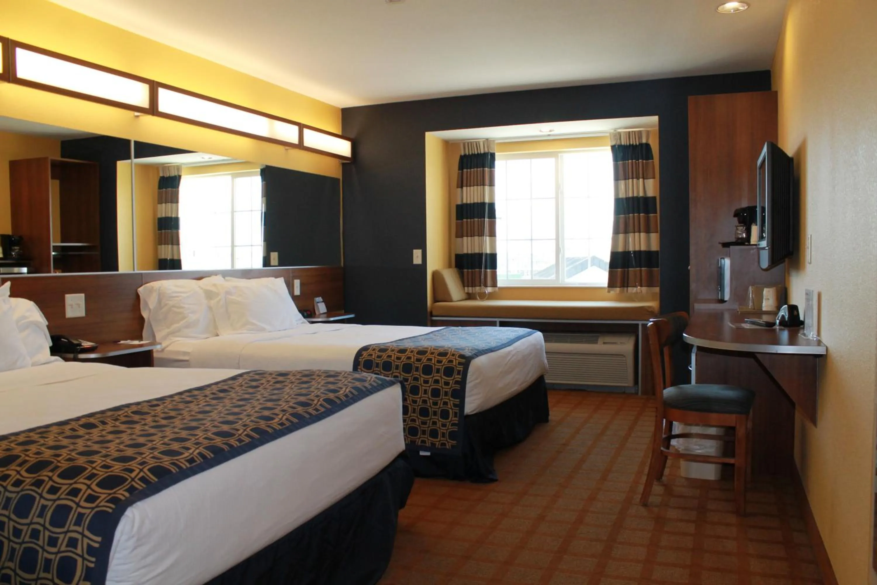 Queen Suite - Accessible in Microtel Inn & Suites - Kearney