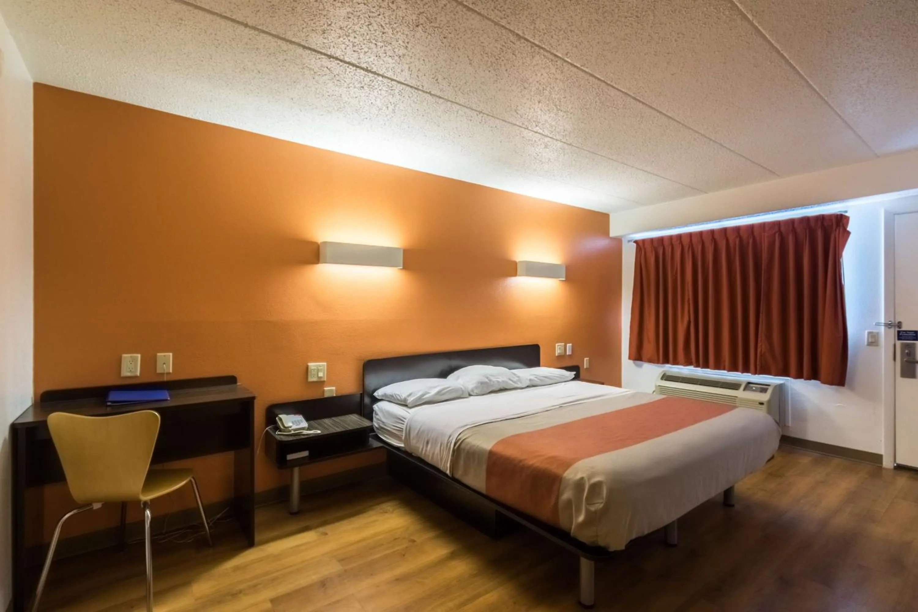 Deluxe King Room - Non-Smoking in Motel 6-Crawfordsville, IN