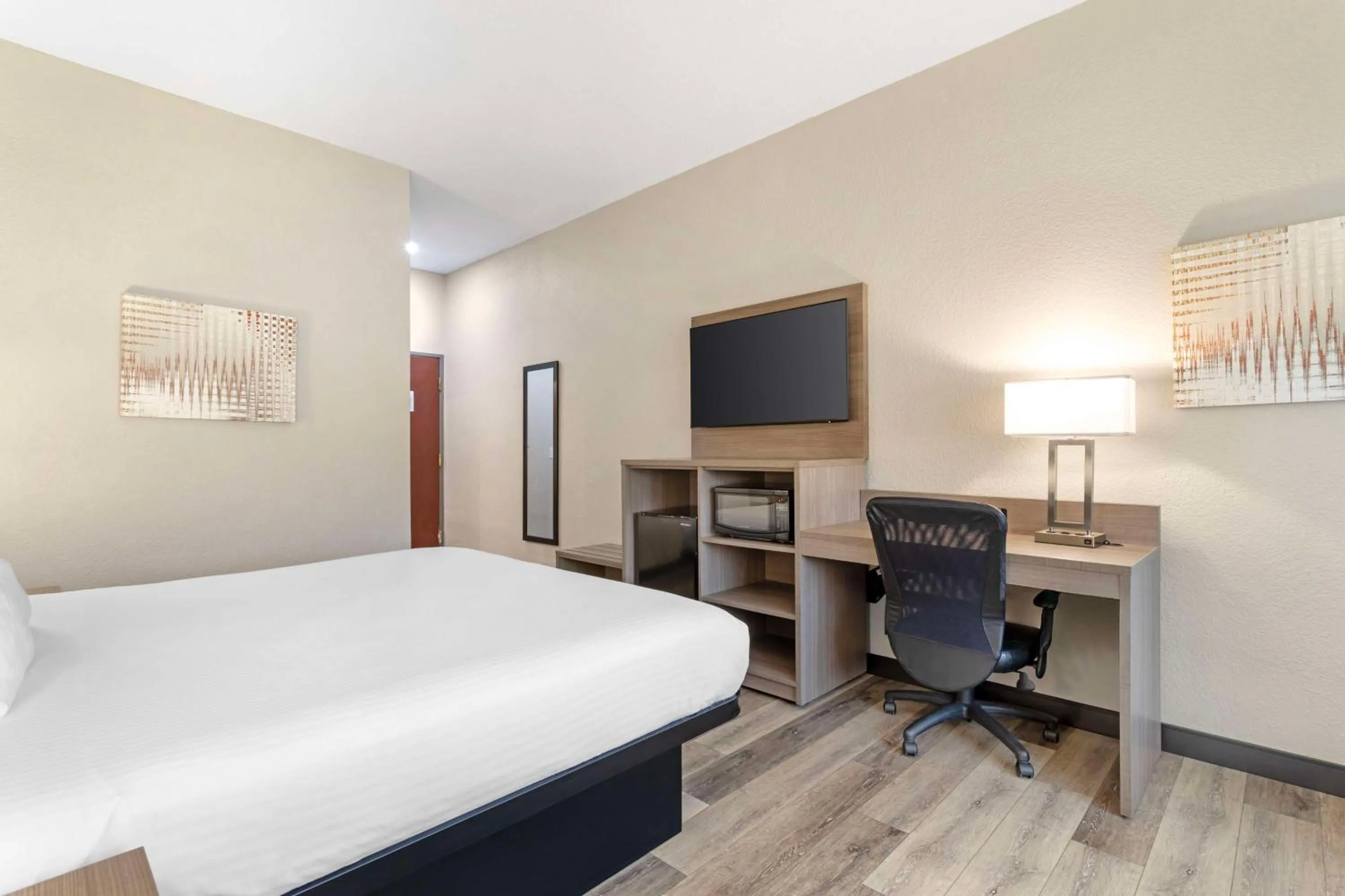 King Room with Walk-in Shower - Non-Smoking in Best Western of Wise