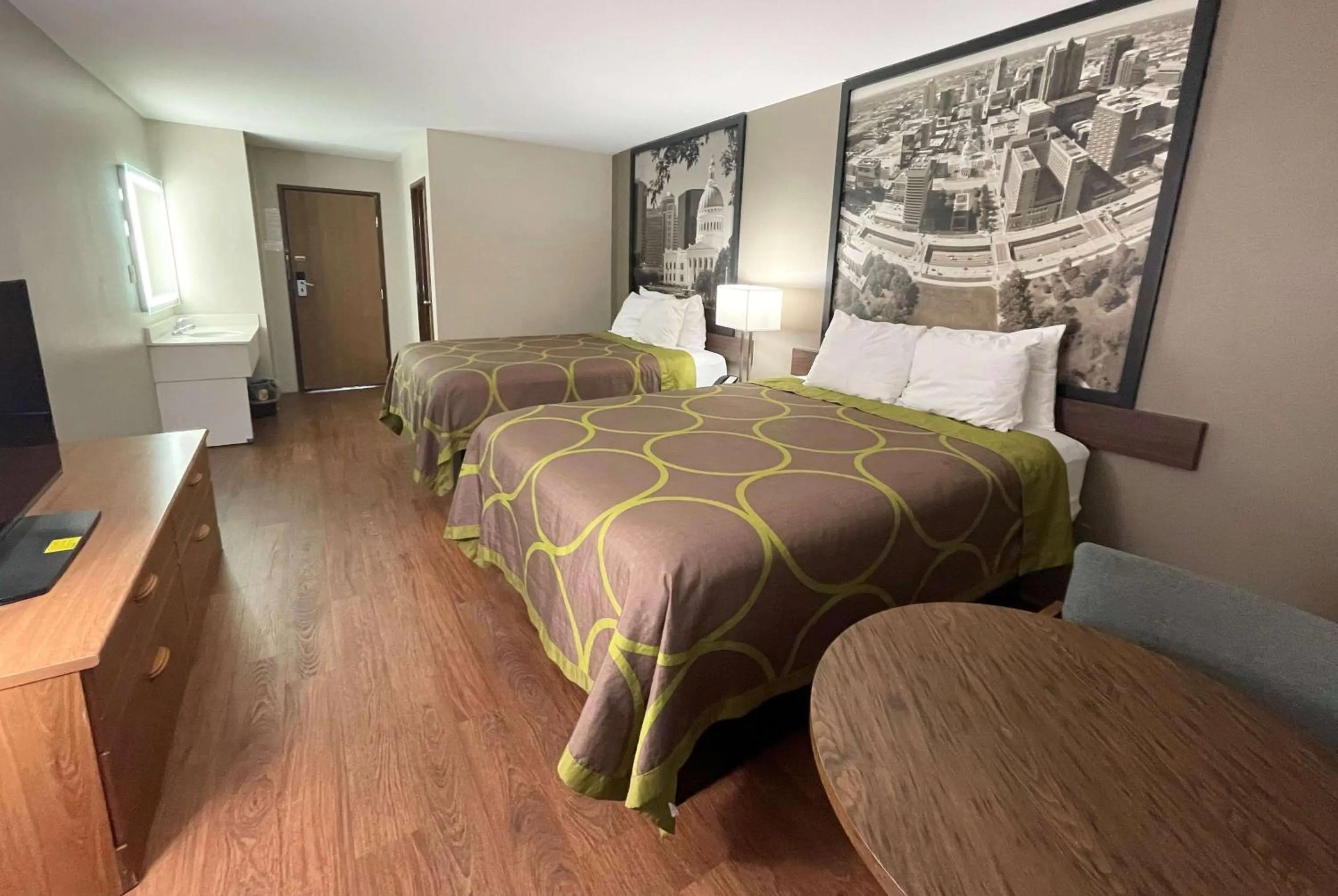Queen Room with Two Queen Beds - Non-Smoking in Super 8 by Wyndham Eureka/Six Flags Nearby