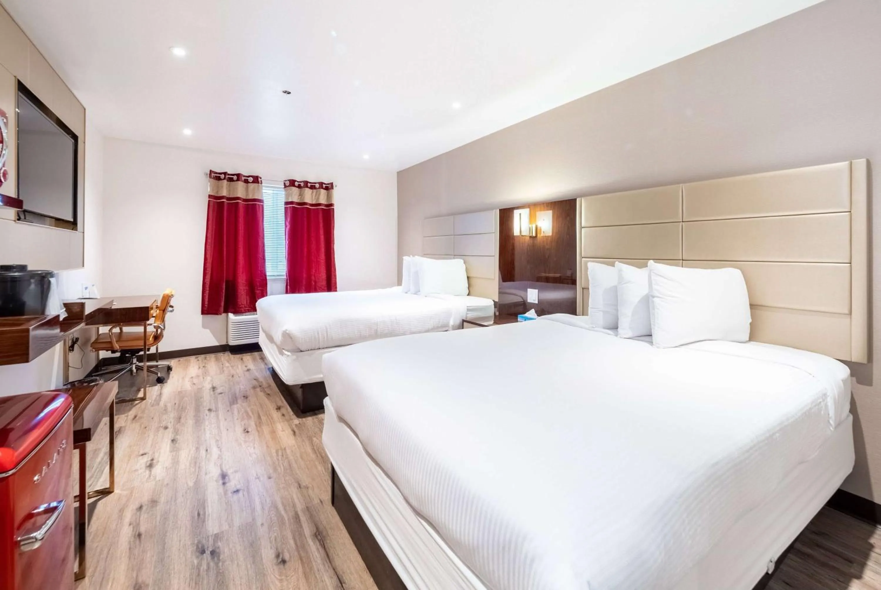 Queen Room with Two Queen Beds - Non-Smoking in Baymont by Wyndham Anderson