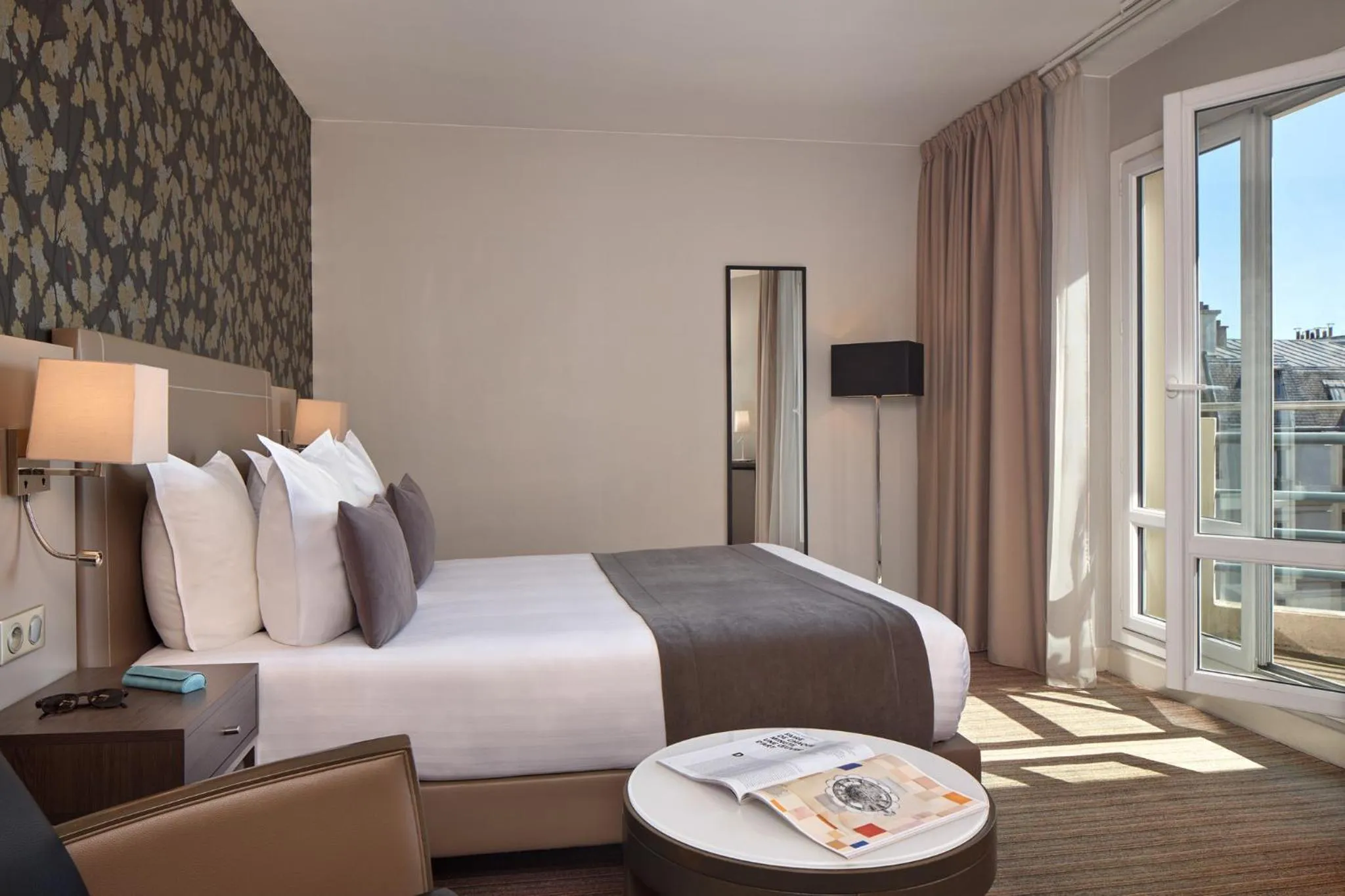 Superior Double Room with Balcony in Timhotel Opéra Blanche Fontaine