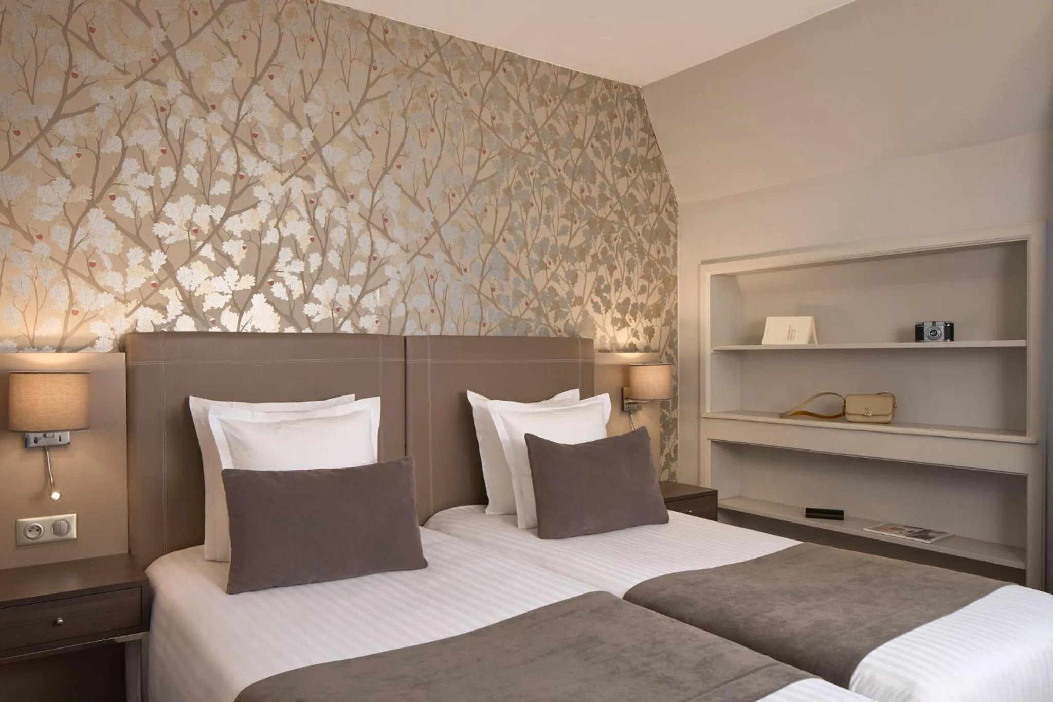 Comfort Twin Room in Timhotel Opéra Blanche Fontaine