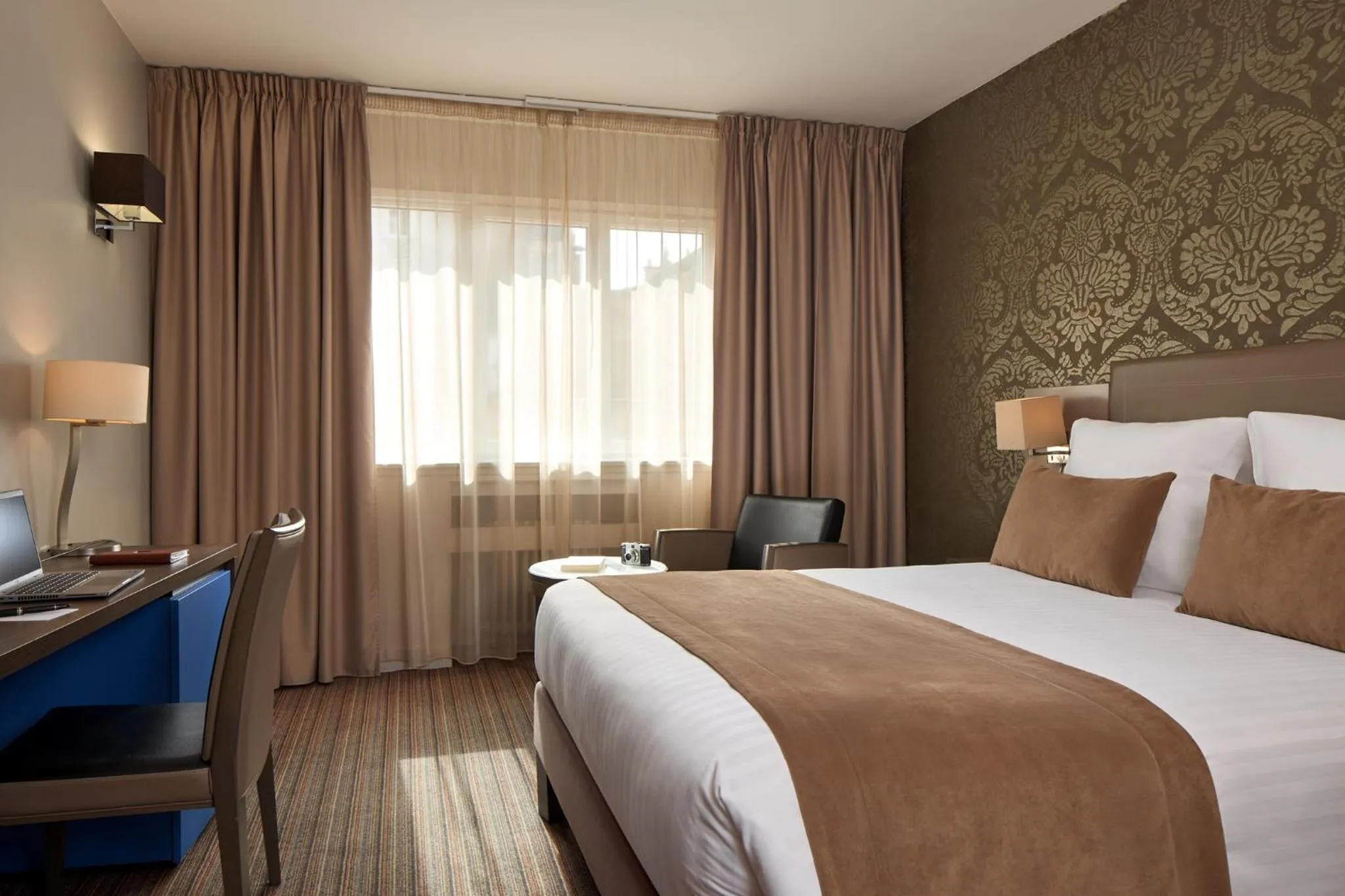 Comfort Double Room in Timhotel Opéra Blanche Fontaine