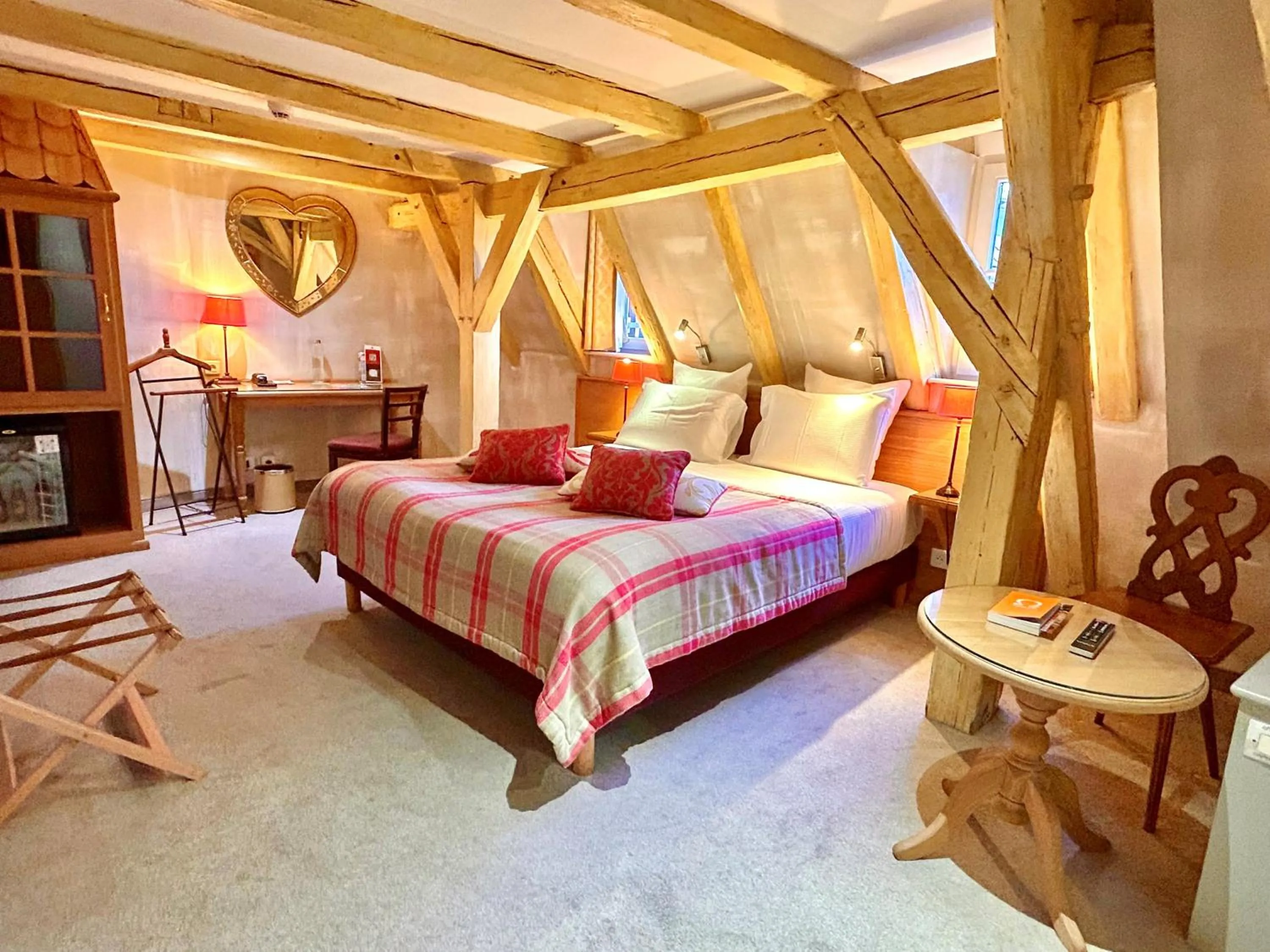 Charm Room with Shower or Balneo Bath in Hotel Beaucour