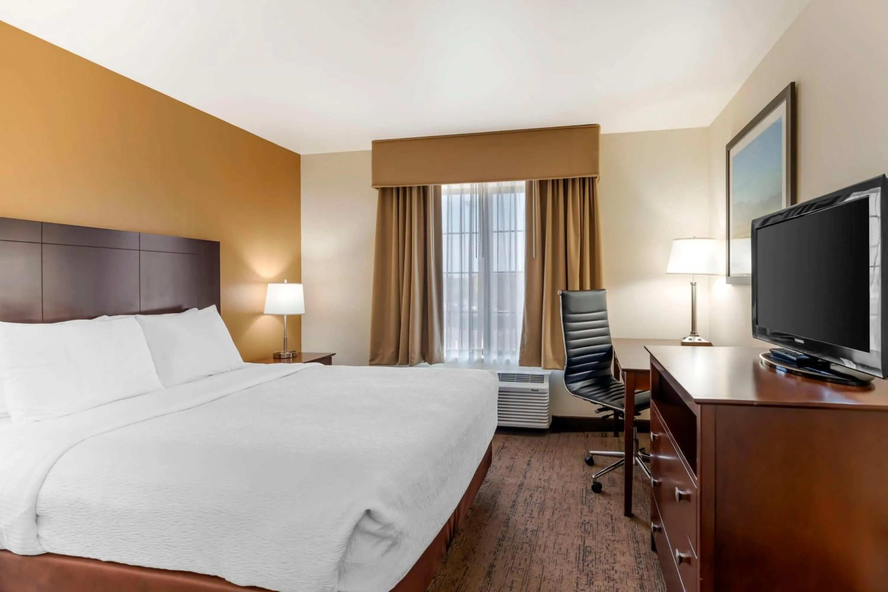 Queen Suite - Non-Smoking in Best Western Yellowstone Crossing