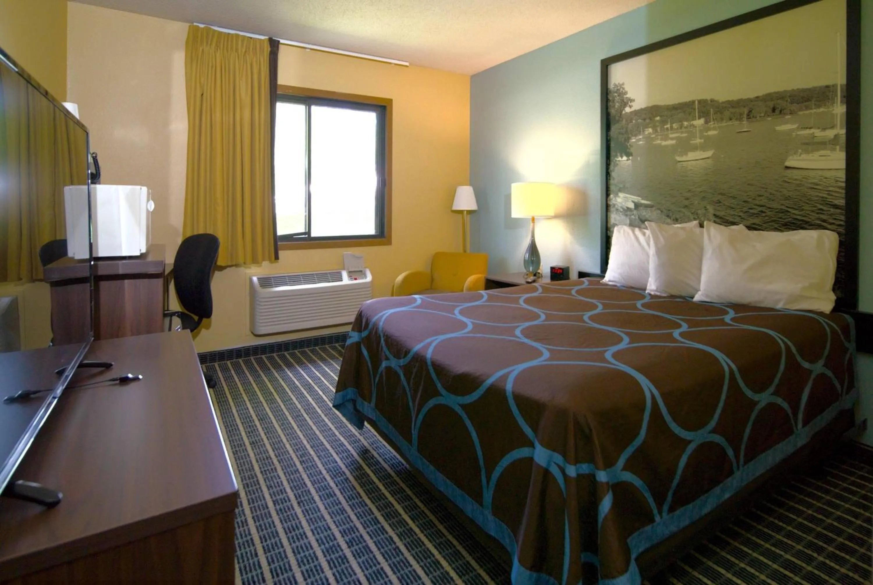Queen Room with One Queen Bed - Mobility Access/Non-Smoking in Super 8 by Wyndham Red Wing