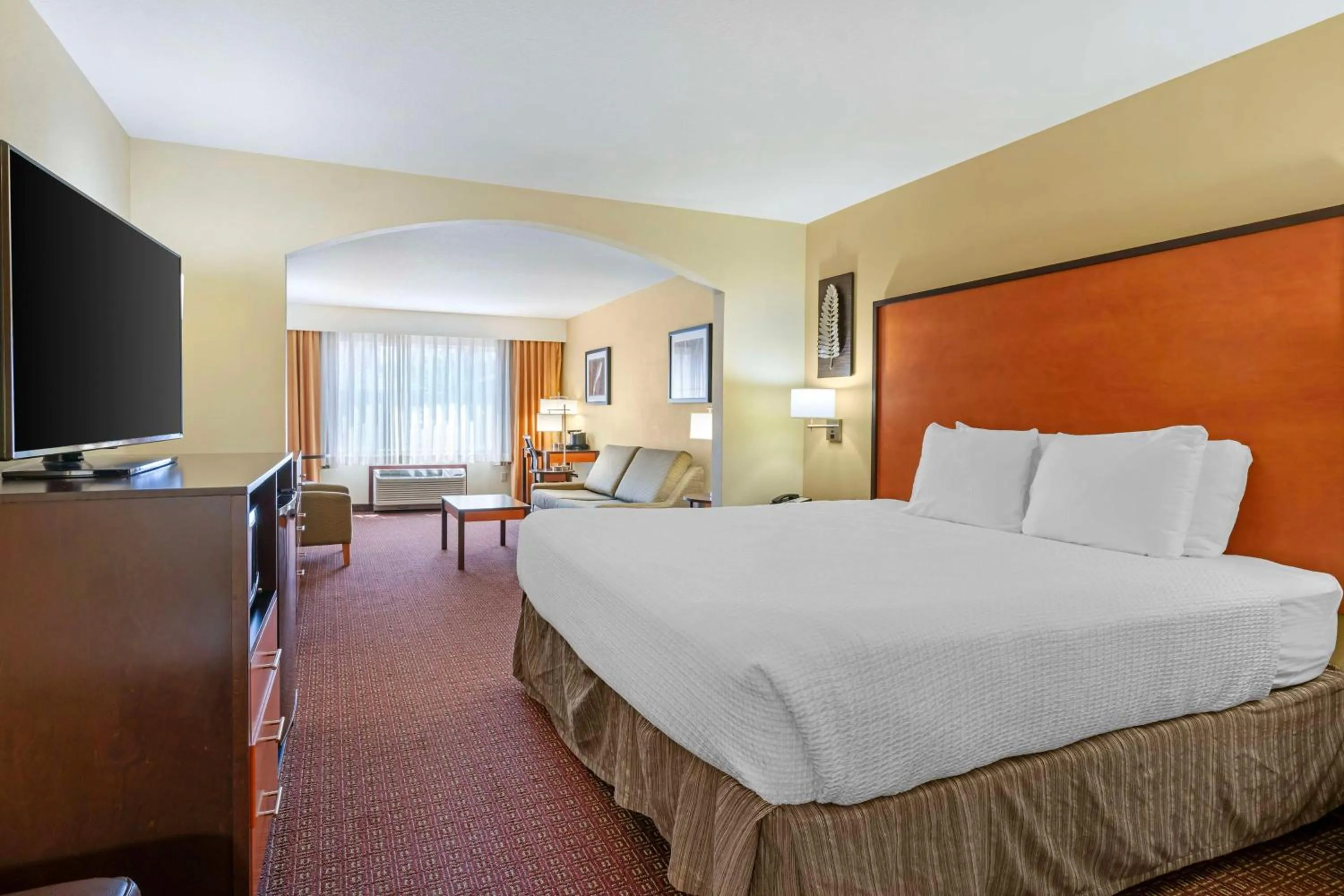 King Suite with Sofa Bed - Non Smoking in Best Western Cascade Inn & Suites