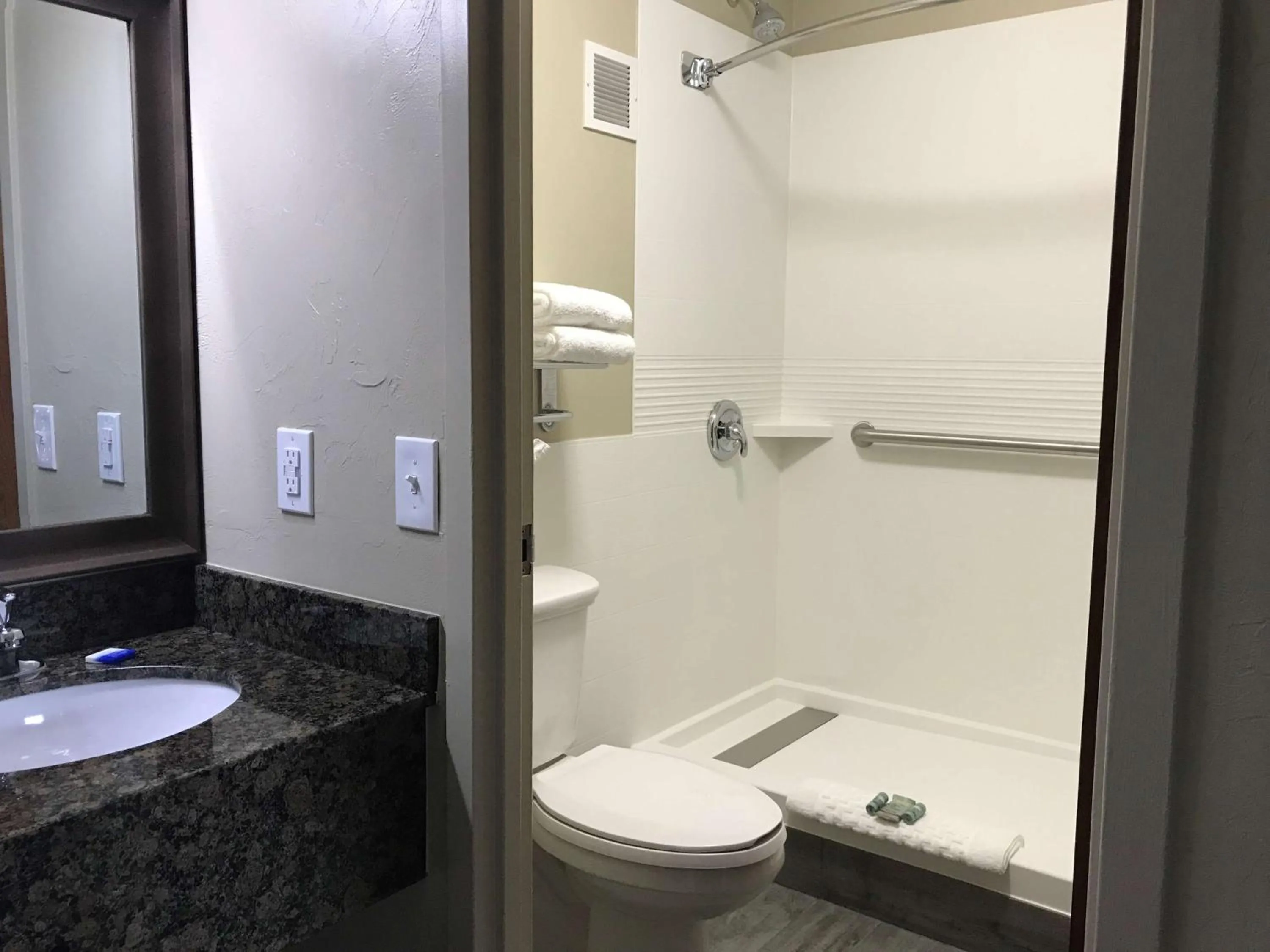King Room with Walk In Shower - Non-Smoking in Best Western El Reno