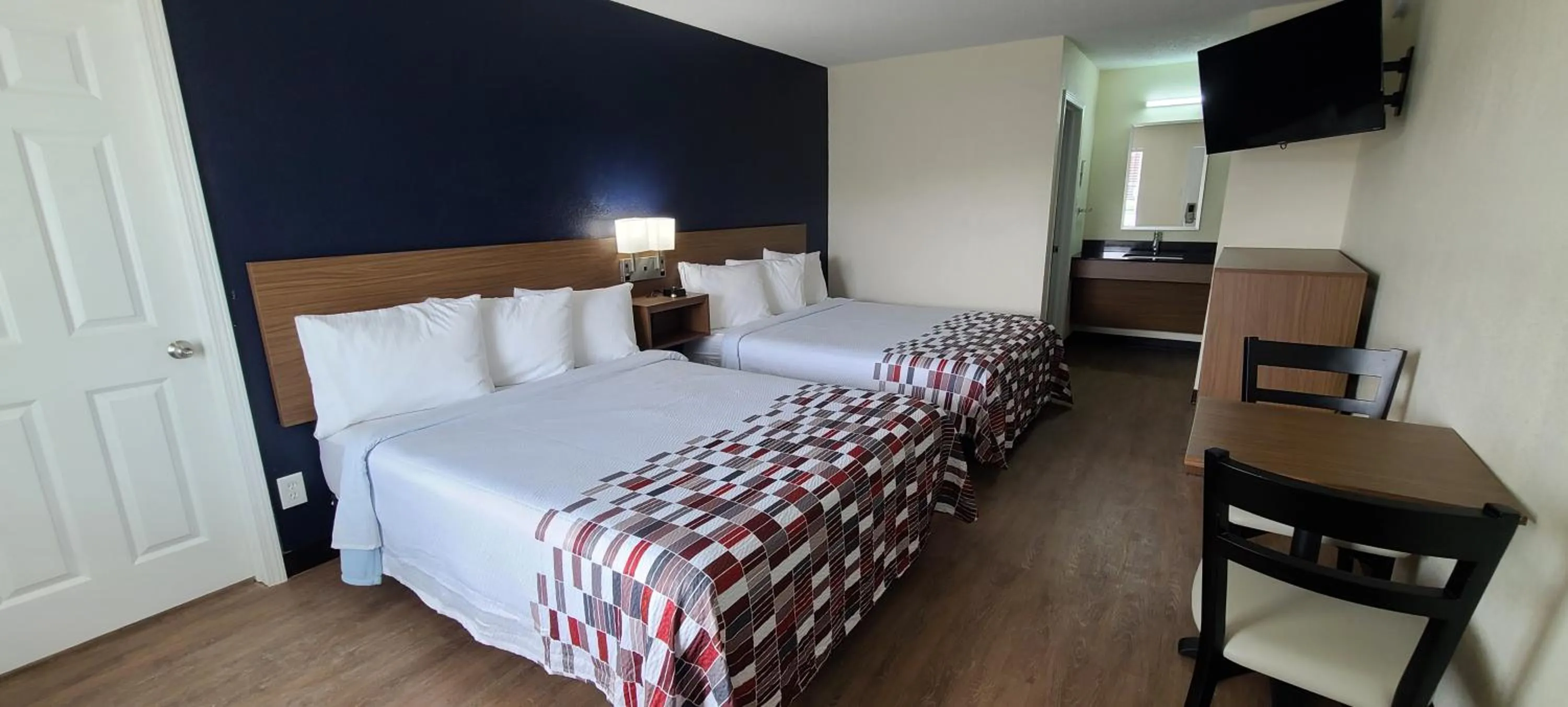 Deluxe Room with Two Queen Beds Non-Smoking in Red Roof Inn Byron