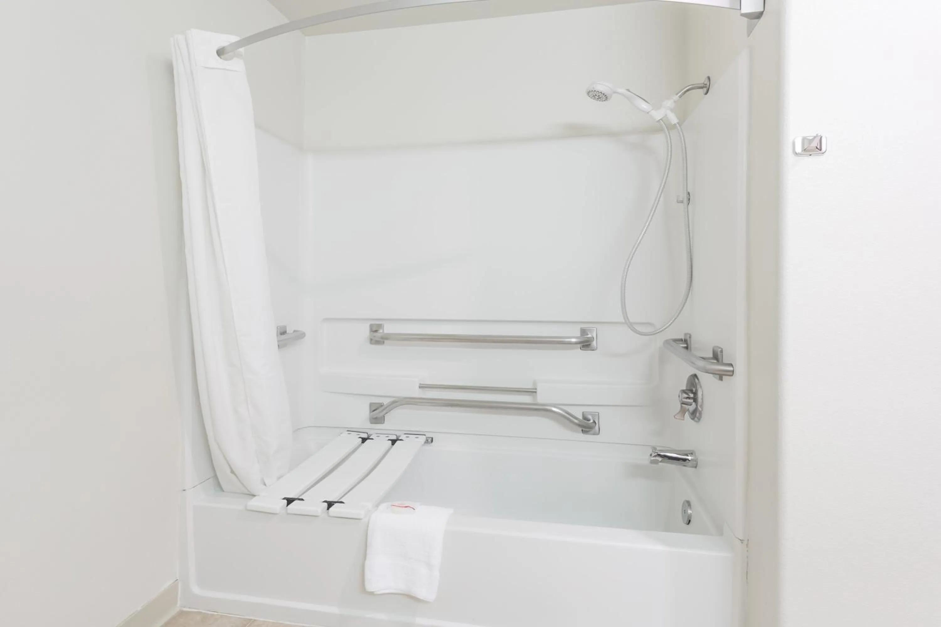 King Room - Disability Access - Non-Smoking in Super 8 by Wyndham Fruita