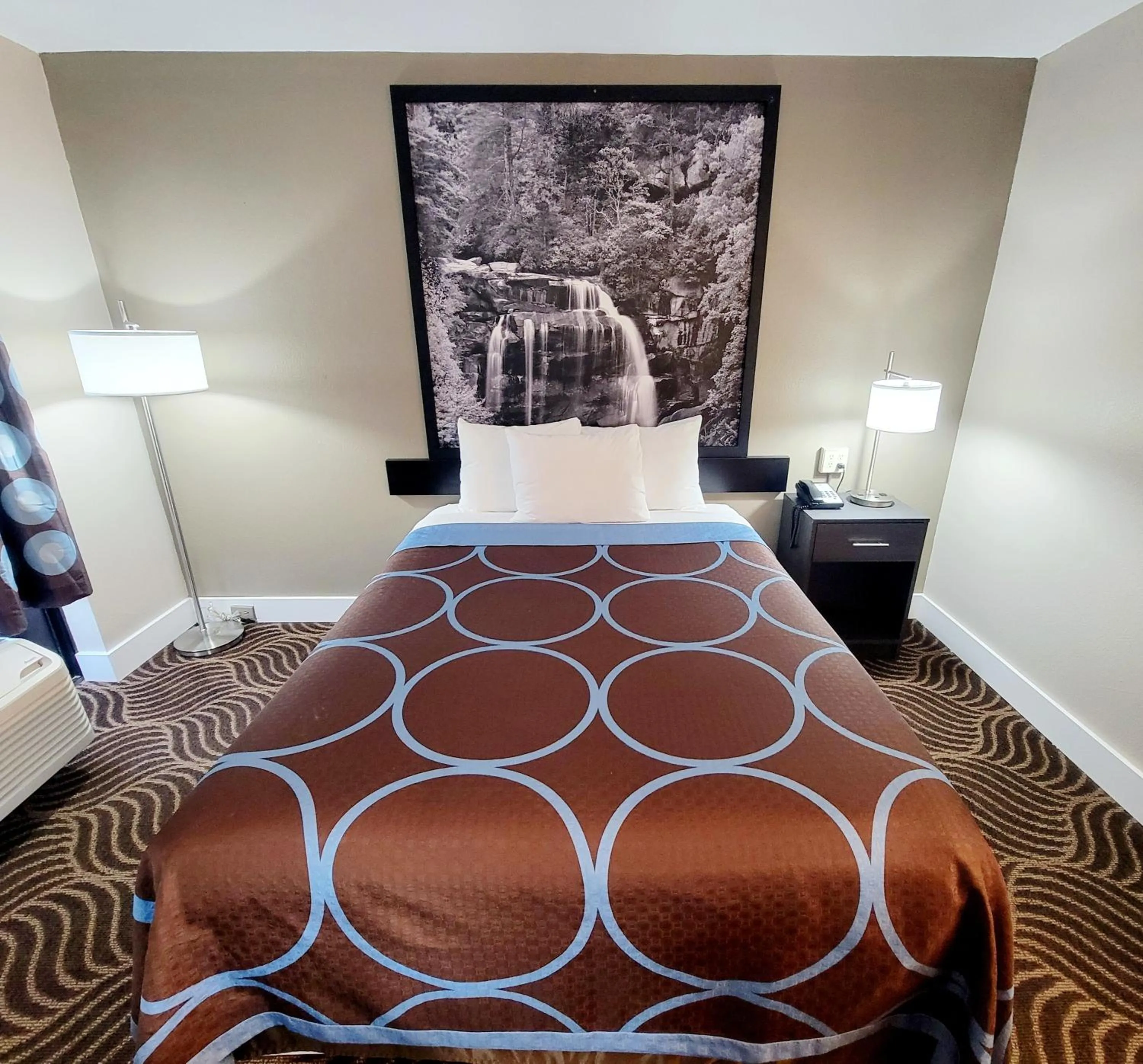 Queen Room - Non-Smoking in Super 8 by Wyndham Marion NC