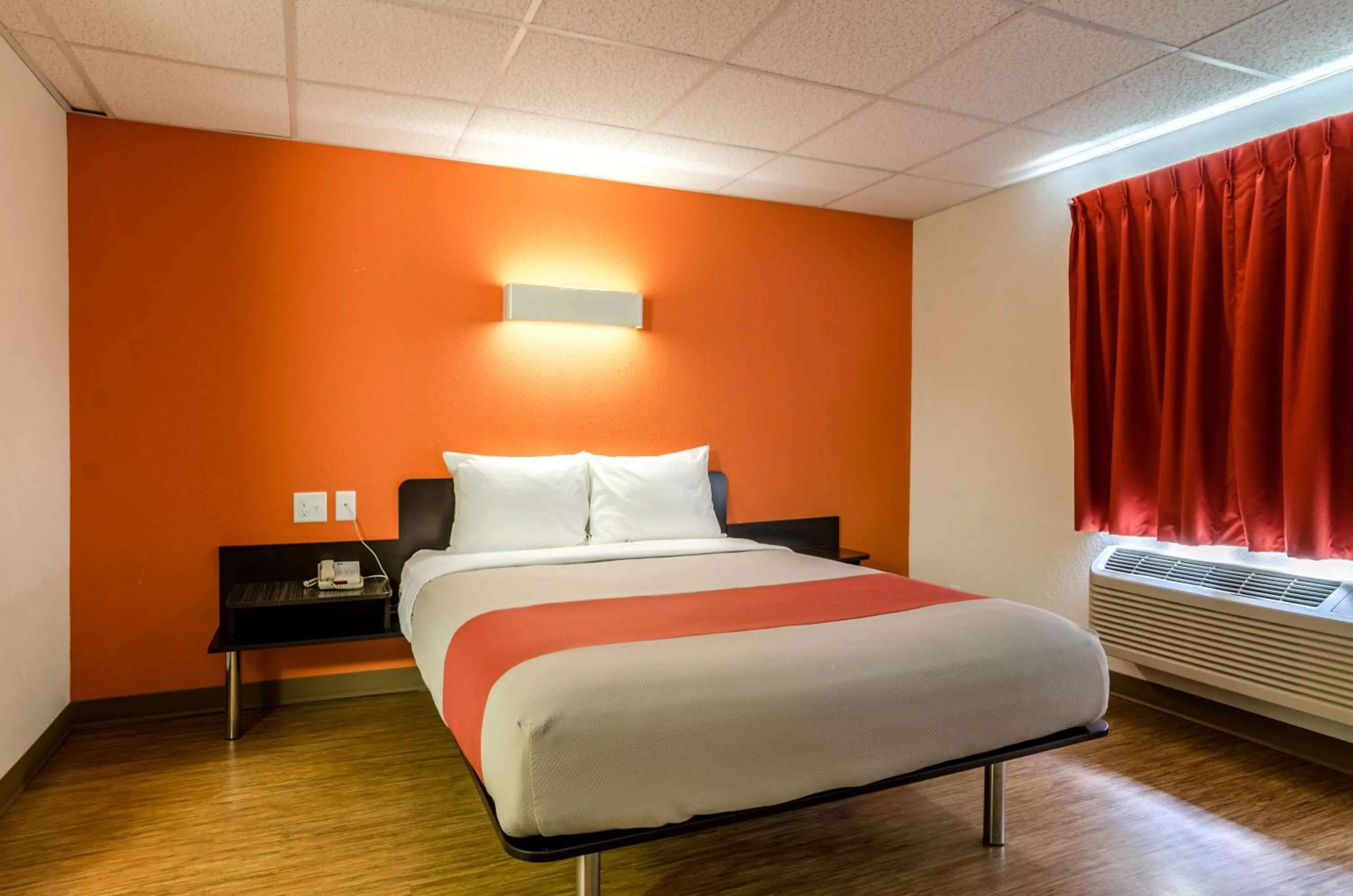 King Room - Disability Access - Non-Smoking in Motel 6-York, NE