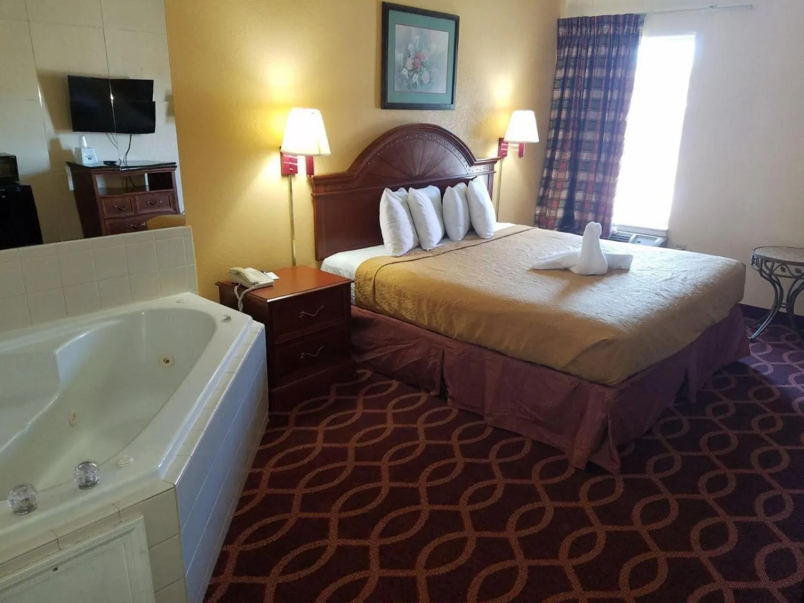 King Suite in Americas Best Value Inn Evansville East
