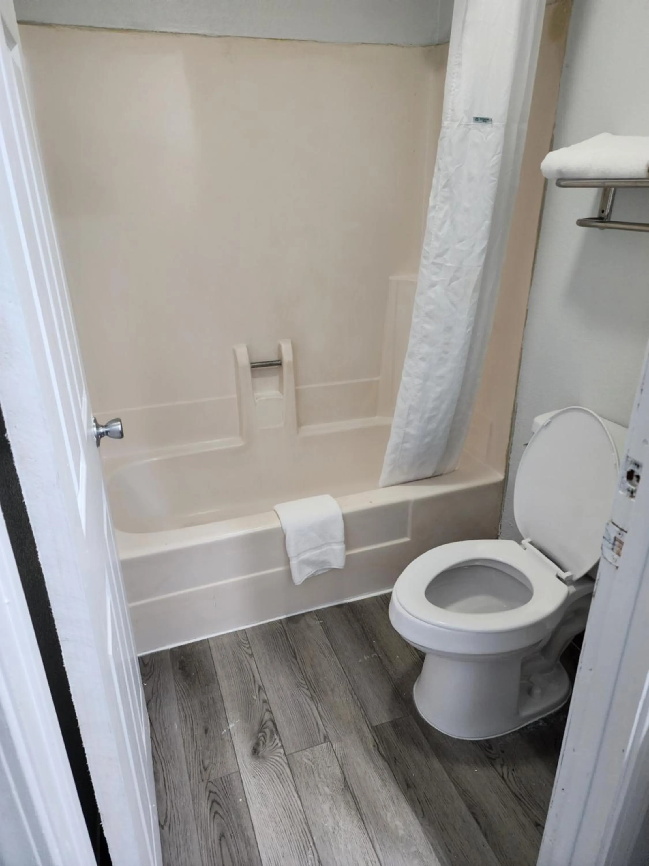 King Room - Non-Smoking in Super 8 by Wyndham Shreveport