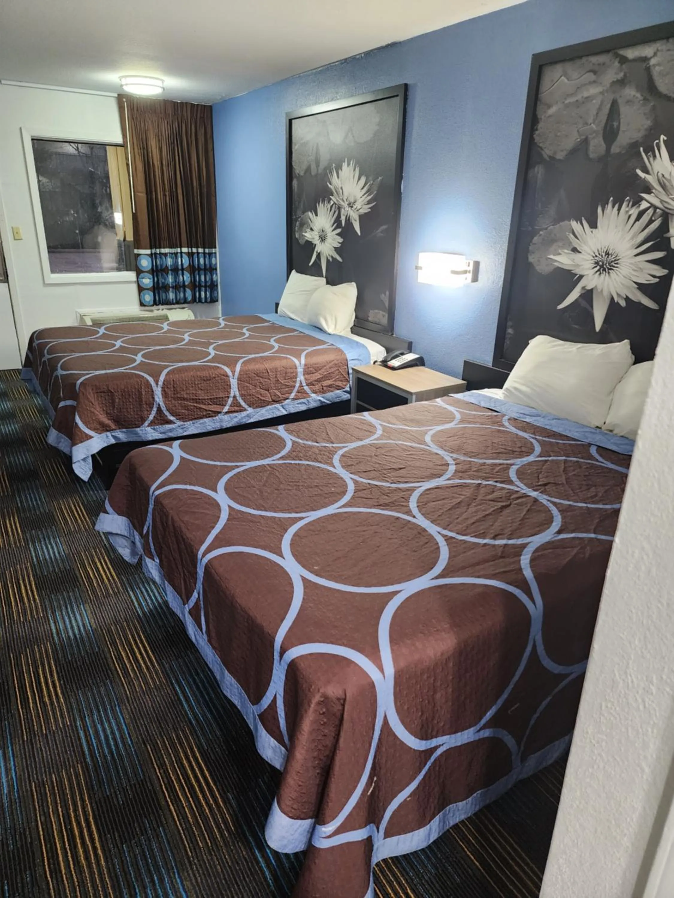 Queen Room with Two Queen Beds - Non-Smoking in Super 8 by Wyndham Shreveport