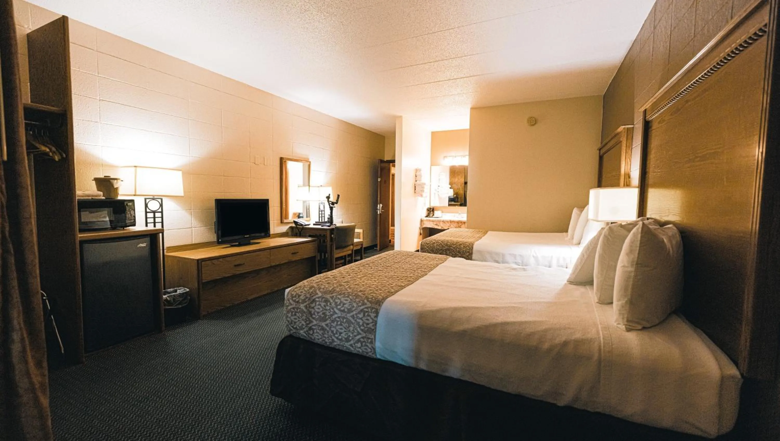 Queen Room with Two Queen Beds - Non-Smoking in Wrangler Inn Mobridge