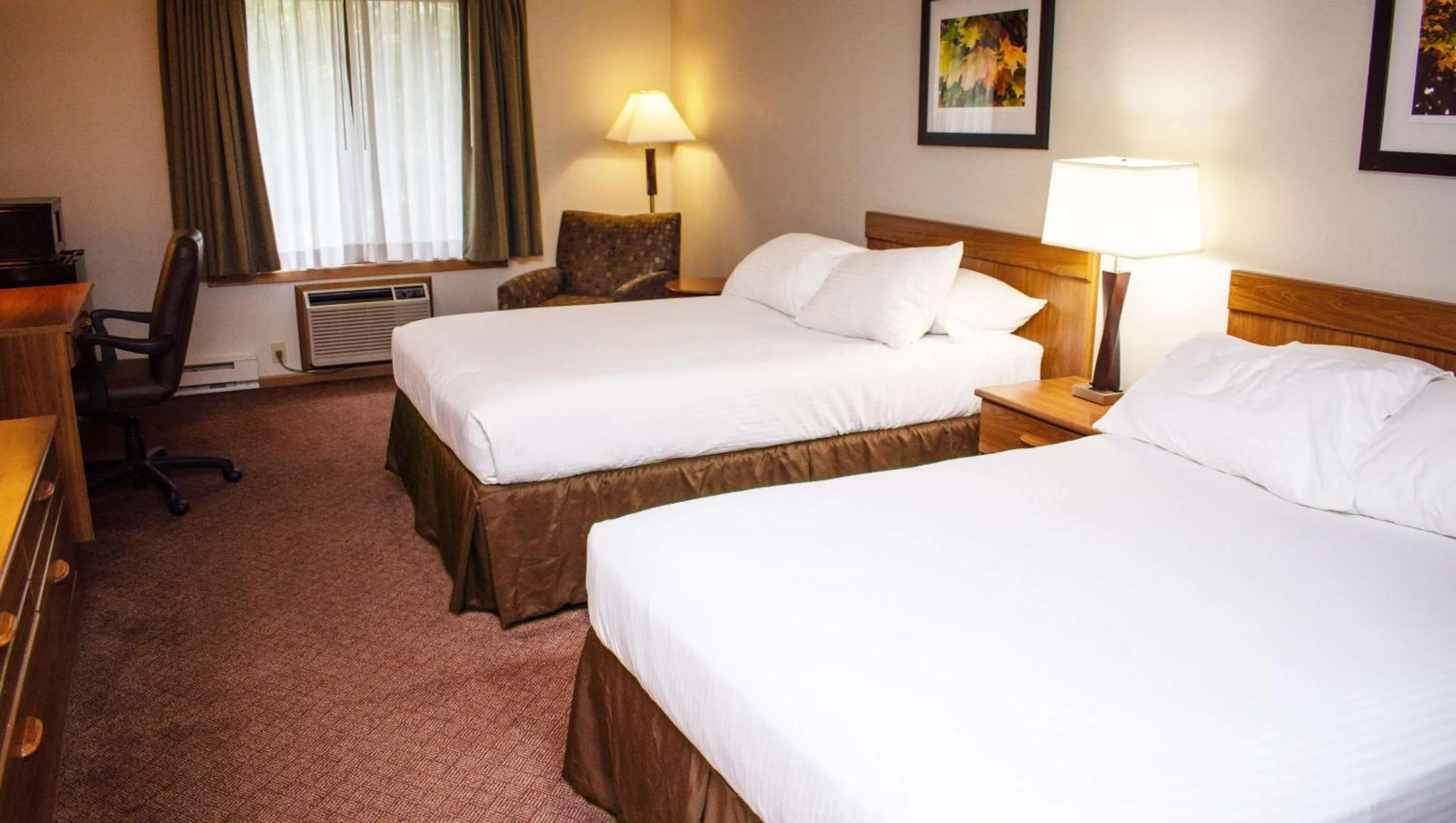Two Double Beds Room (Pet-Friendly) in Magnuson Hotel Country Inn