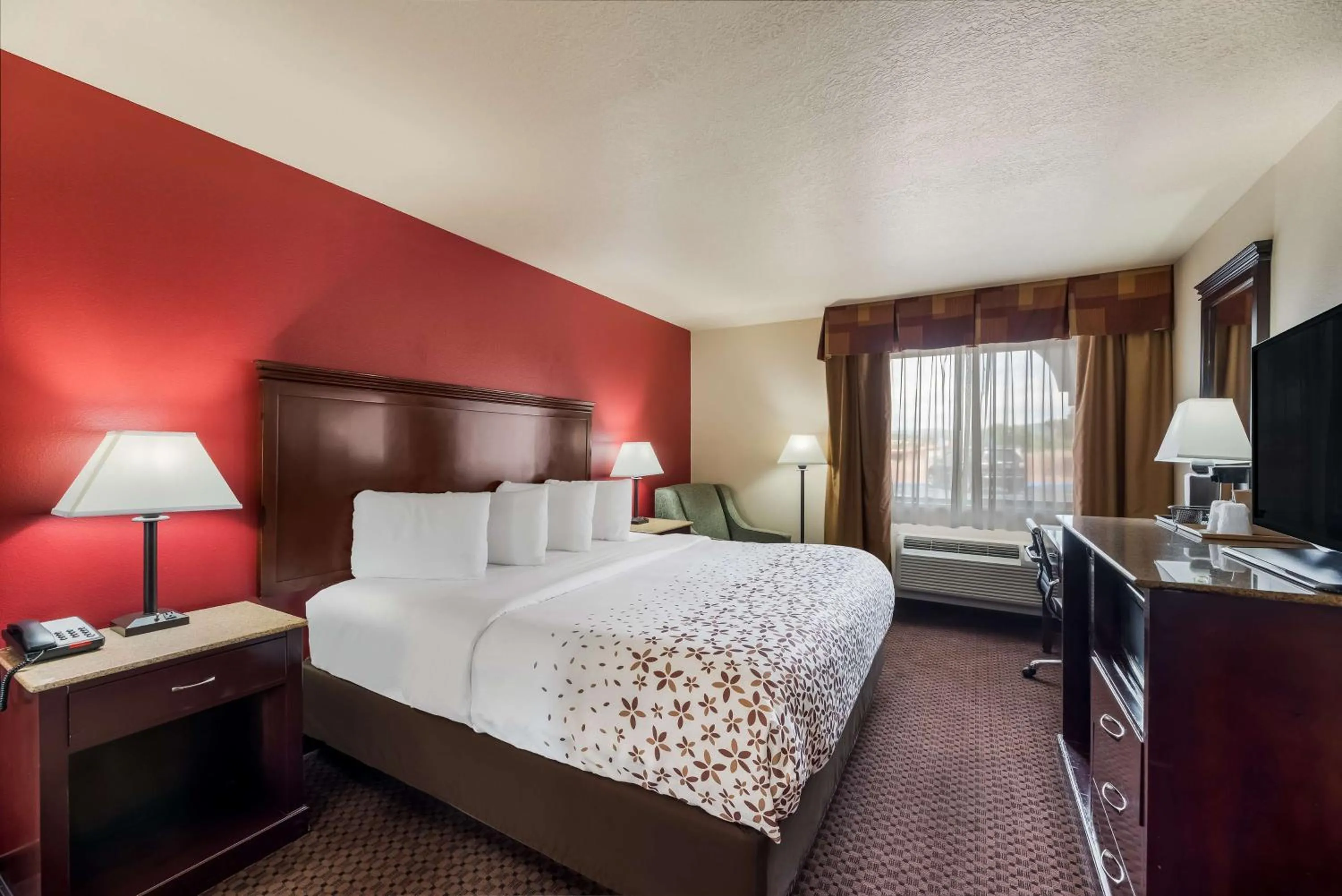 King Room - Non-Smoking in SureStay Plus Hotel by Best Western Silver City