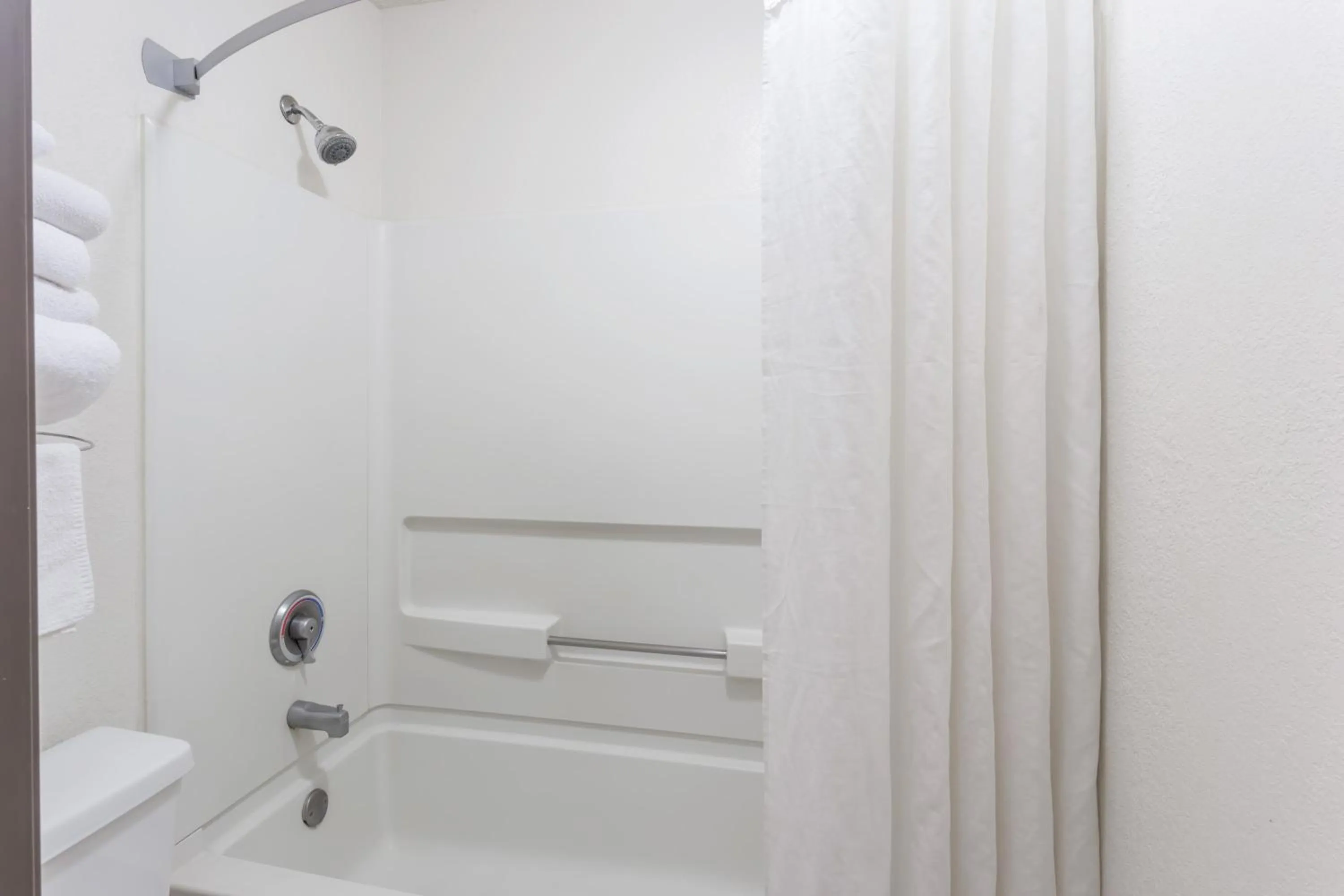 King Studio Suite - Non-Smoking in Super 8 by Wyndham Woodstock